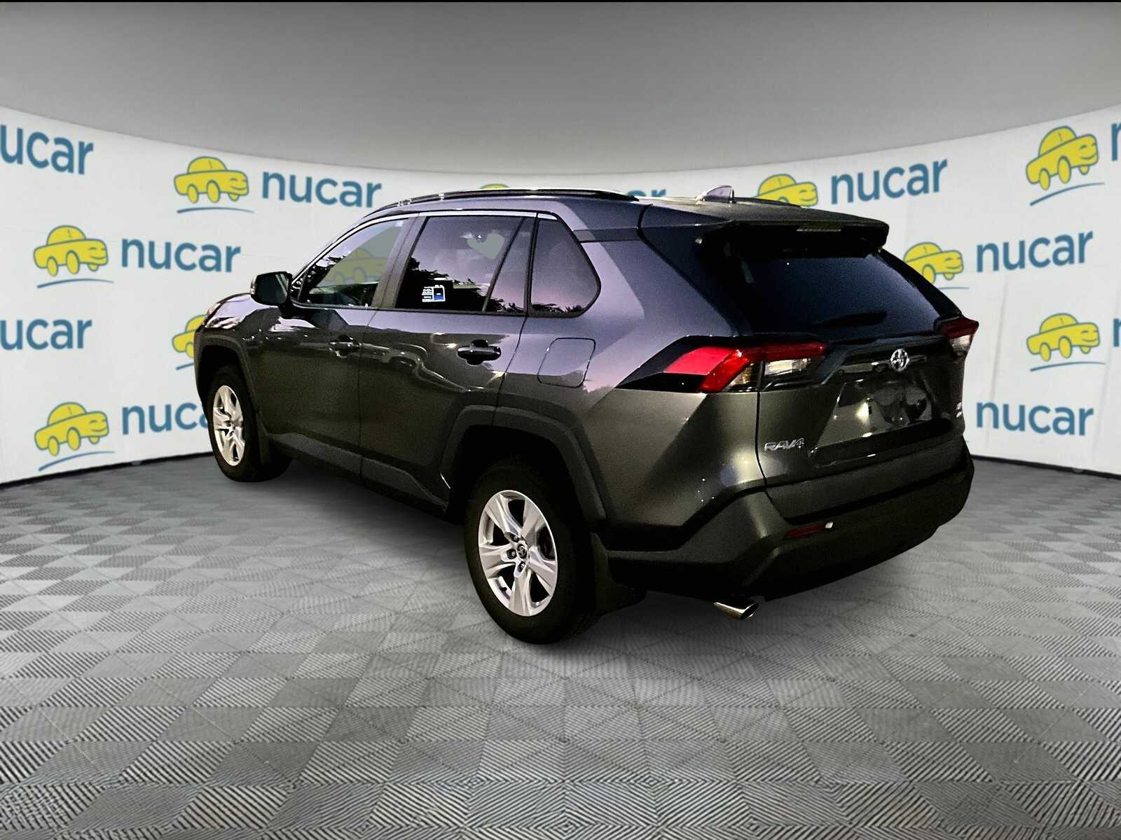 2021 Toyota RAV4 XLE - Photo 3