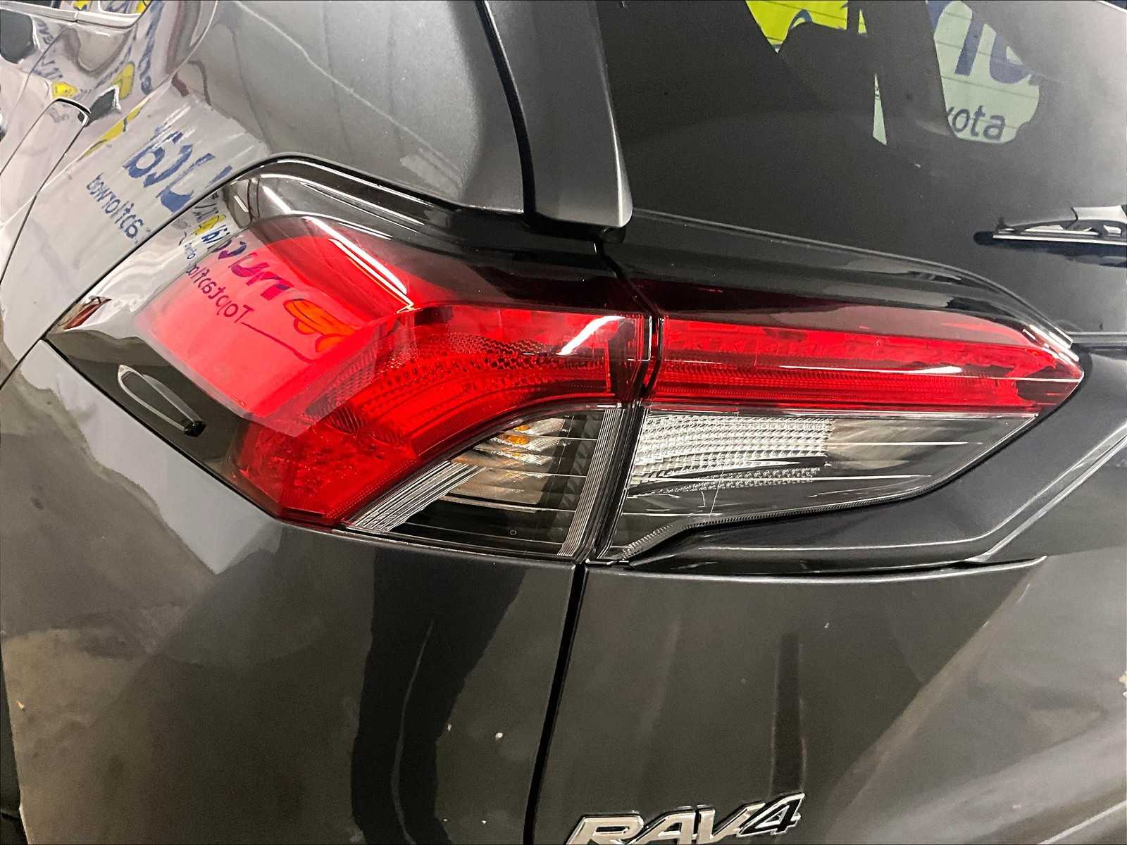 2021 Toyota RAV4 XLE - Photo 33