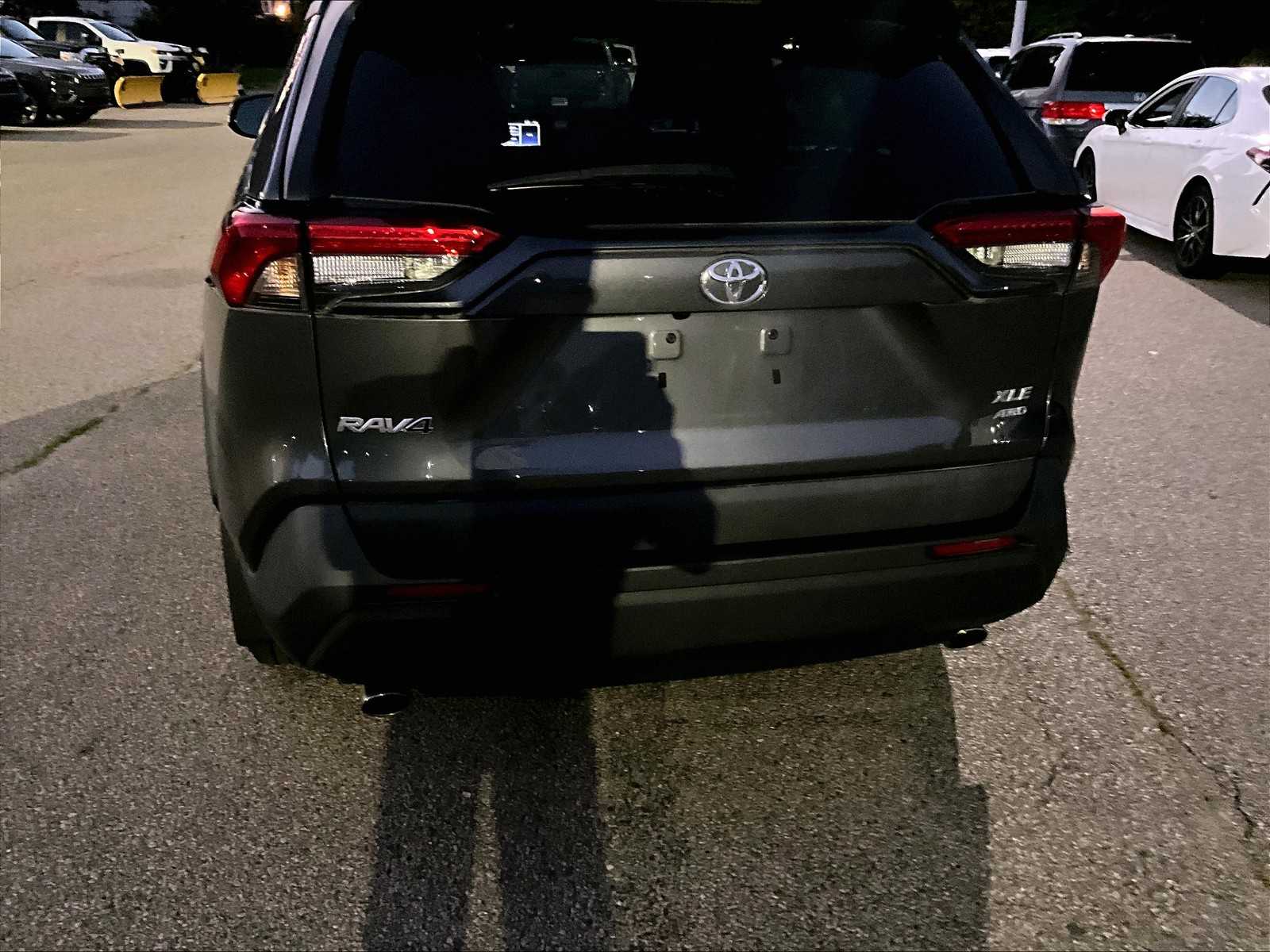 2021 Toyota RAV4 XLE - Photo 7