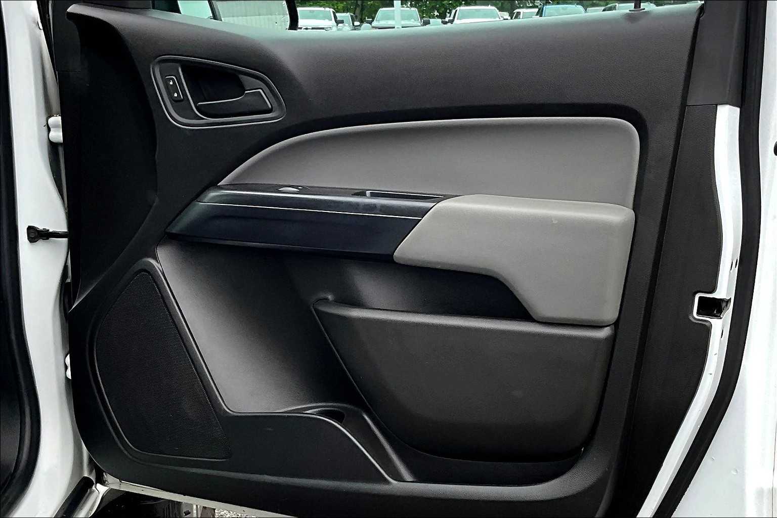 2017 Chevrolet Colorado 4WD WT - Photo 12