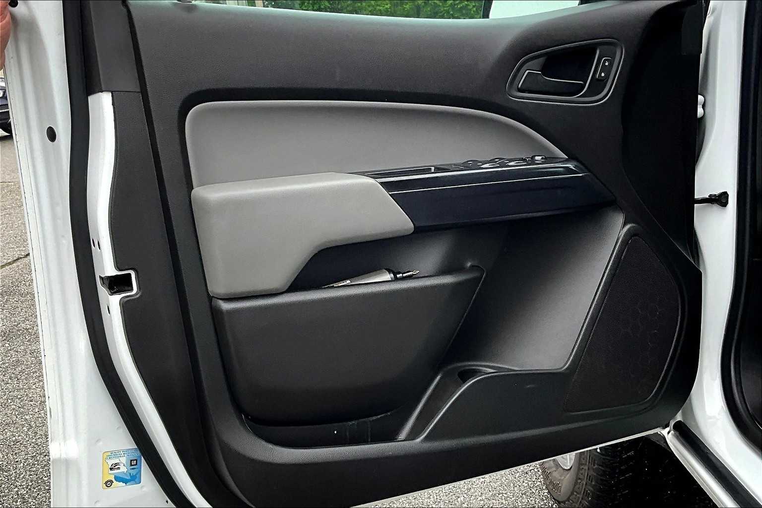 2017 Chevrolet Colorado 4WD WT - Photo 9