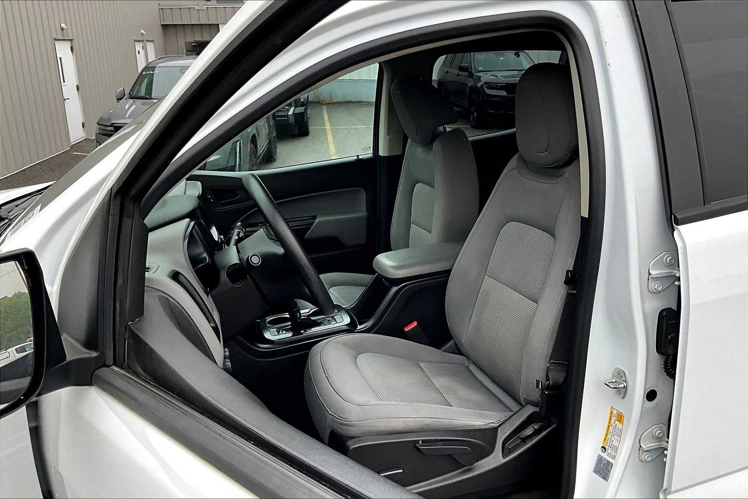 2017 Chevrolet Colorado 4WD WT - Photo 10