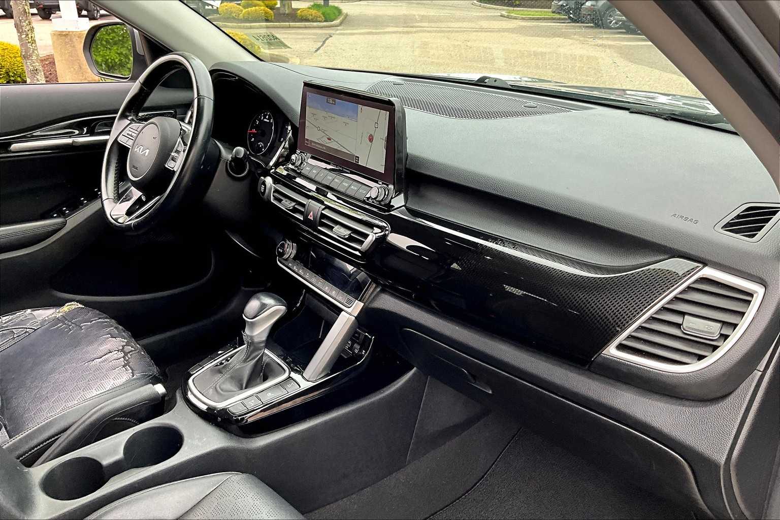 2022 Kia Seltos EX - Photo 14