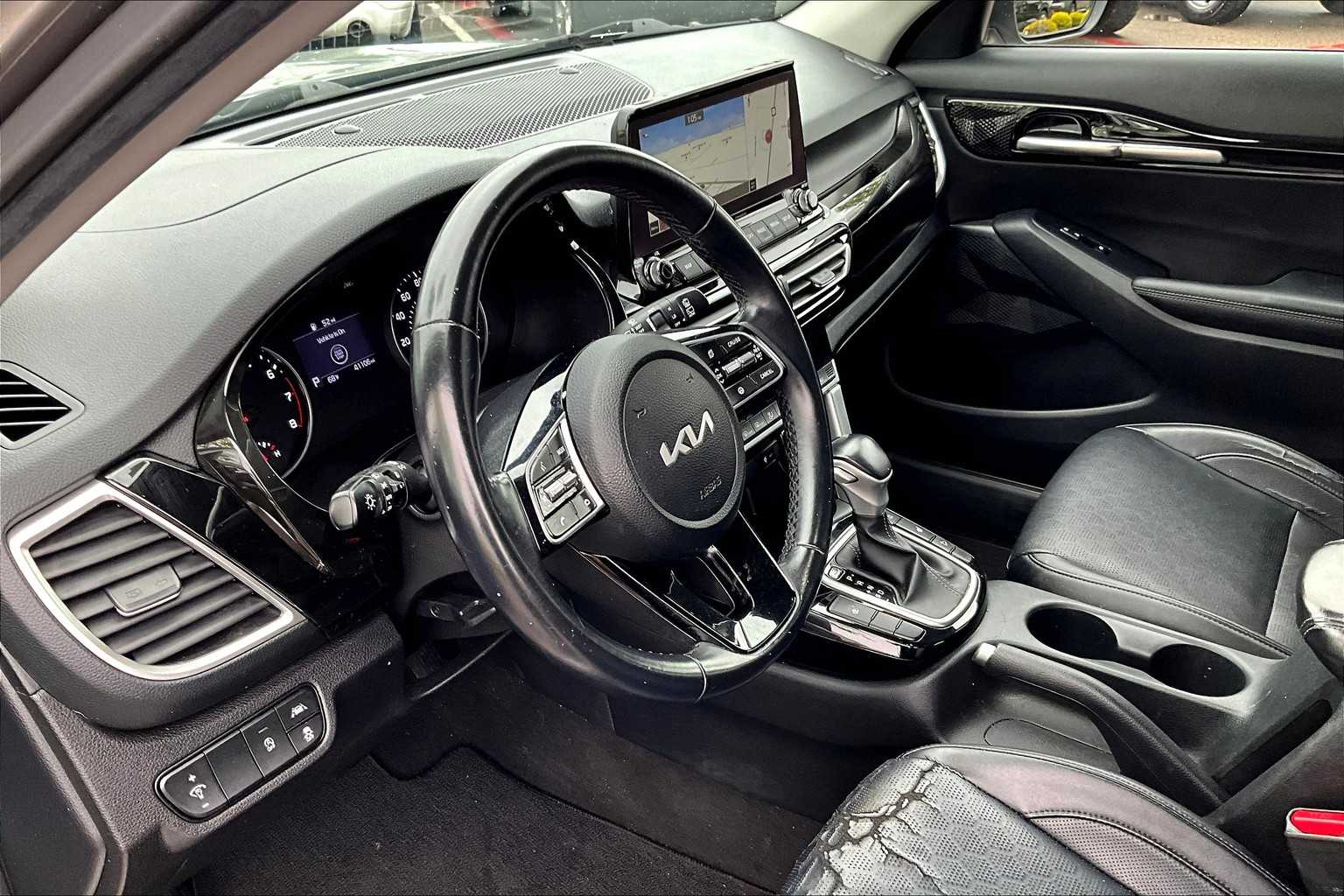 2022 Kia Seltos EX - Photo 8