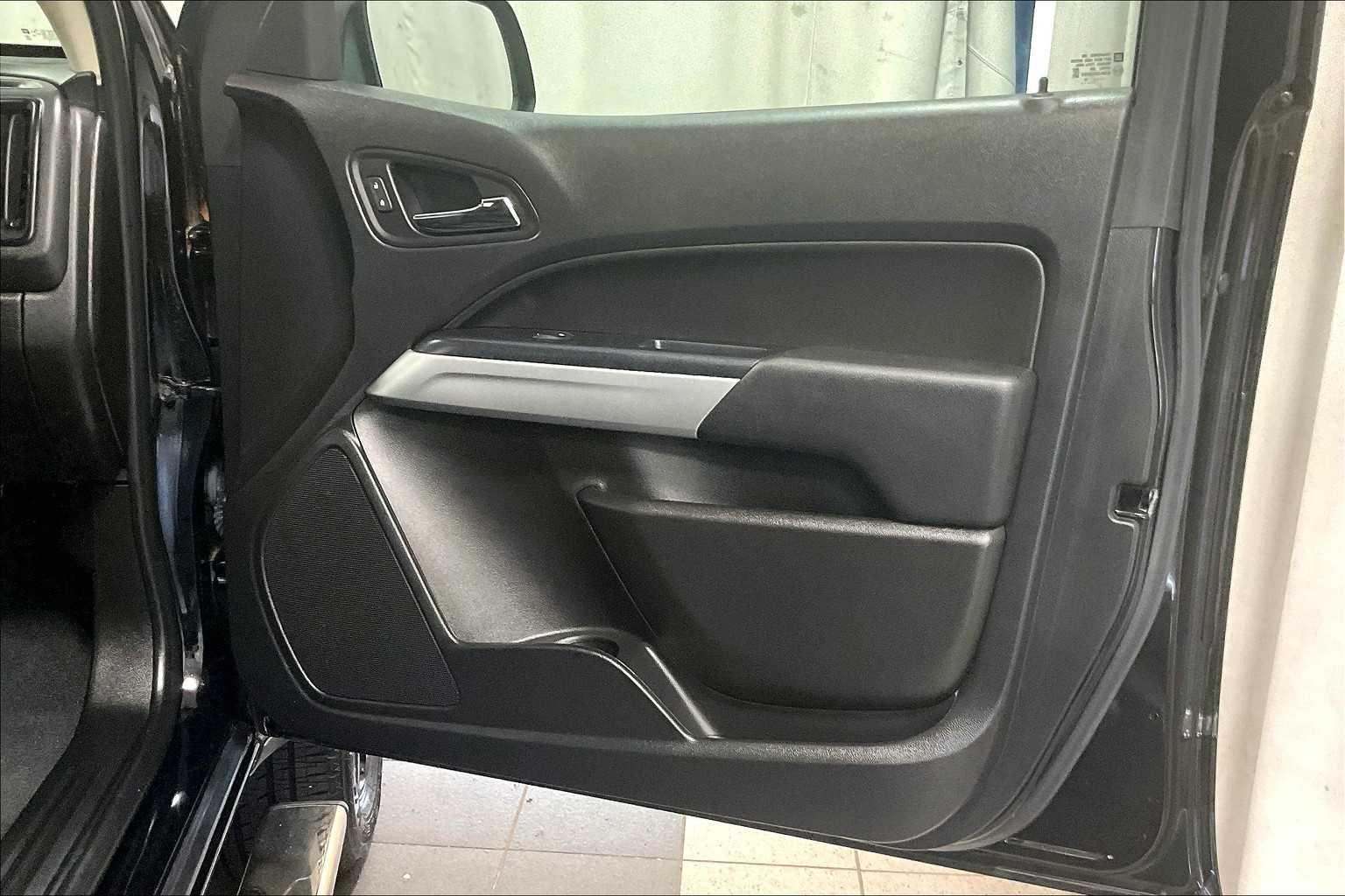 2020 Chevrolet Colorado 4WD LT - Photo 12
