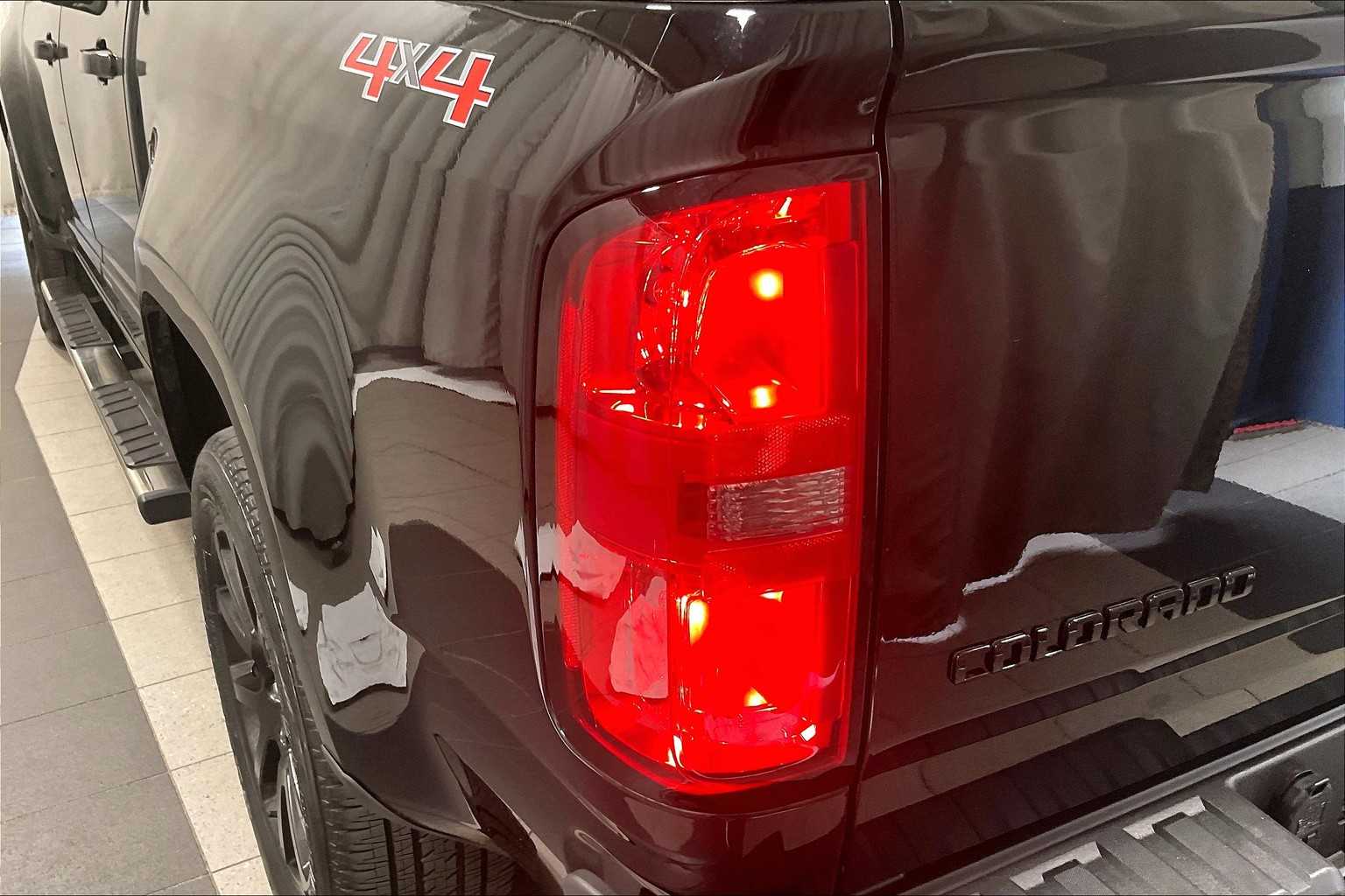 2020 Chevrolet Colorado 4WD LT - Photo 34