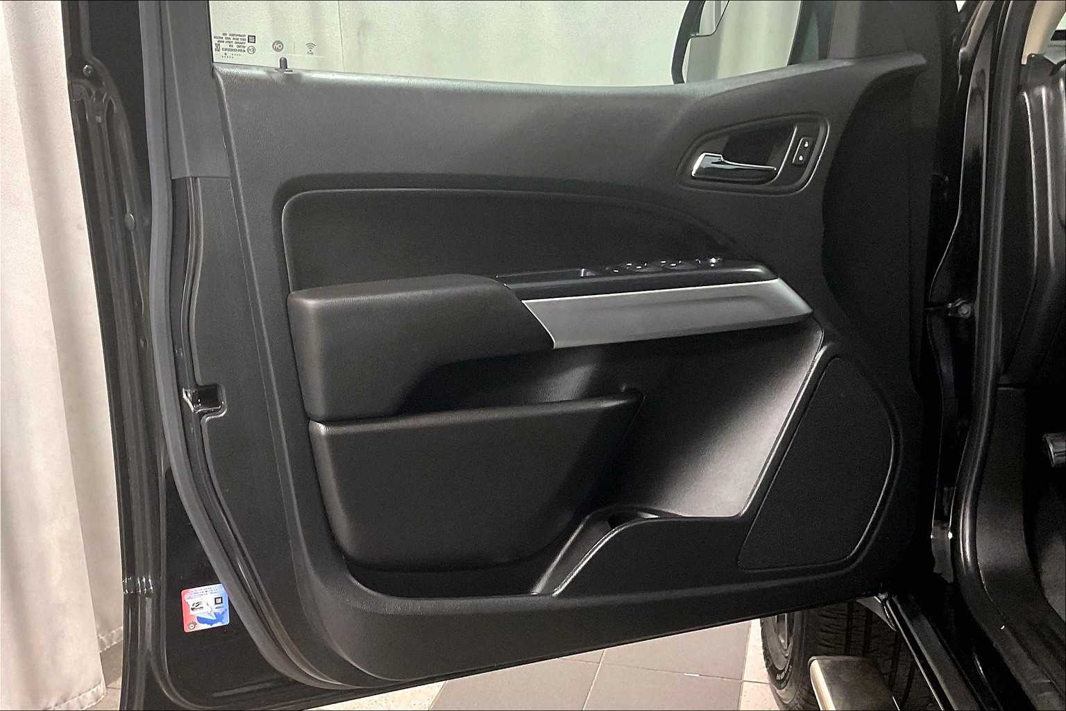 2020 Chevrolet Colorado 4WD LT - Photo 9