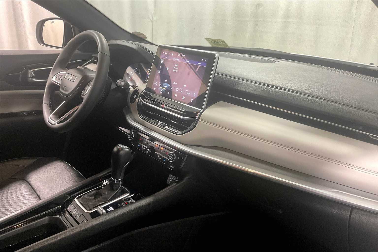 2023 Jeep Compass Limited - Photo 14