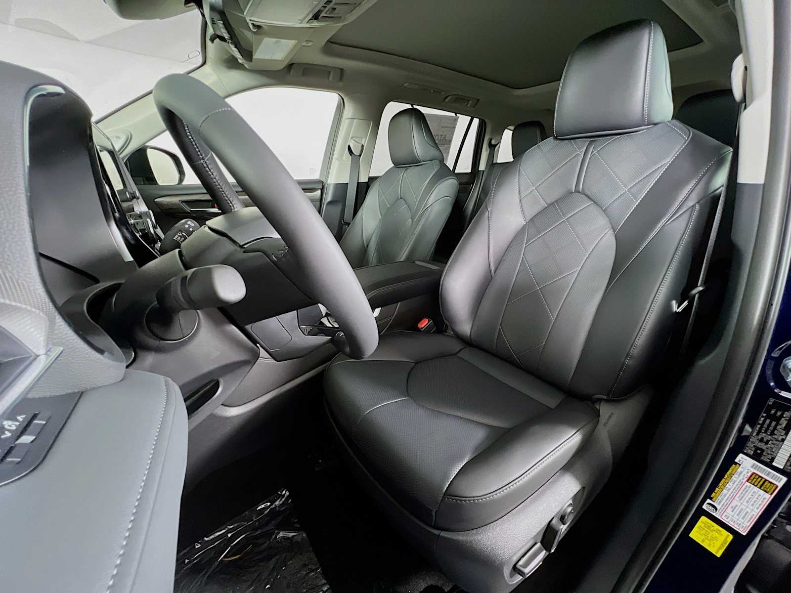 2025 Toyota Highlander Platinum - Photo 11
