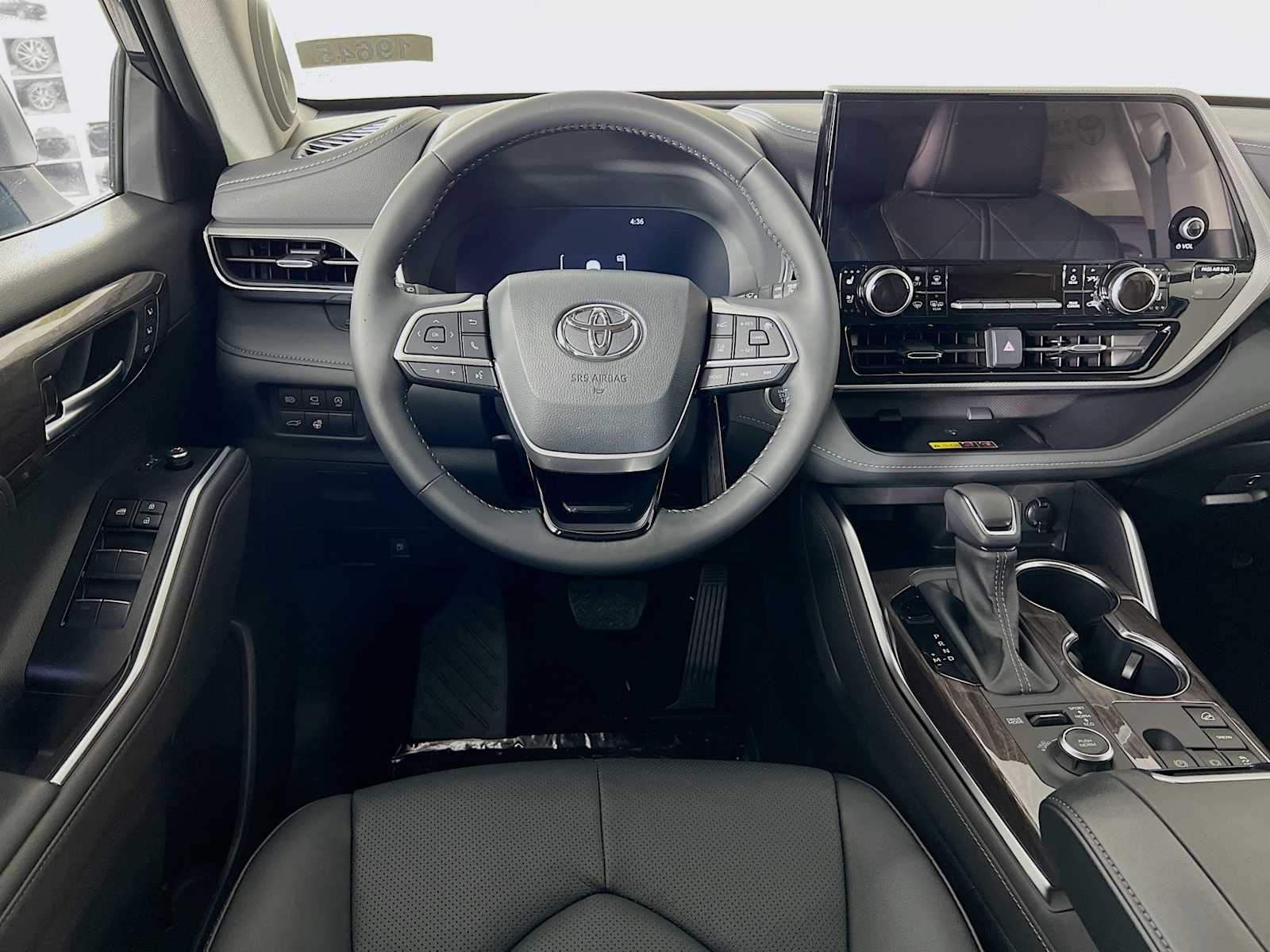 2025 Toyota Highlander Platinum - Photo 14