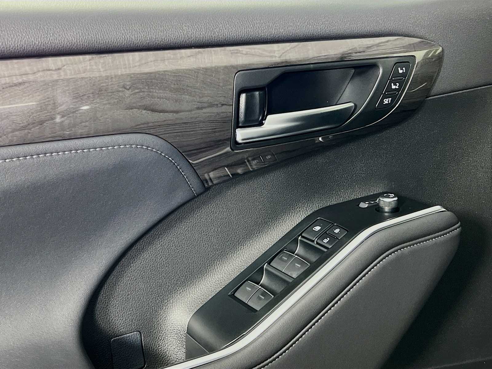 2025 Toyota Highlander Platinum - Photo 15