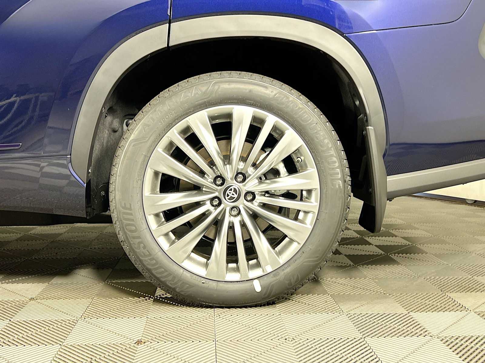 2025 Toyota Highlander Platinum - Photo 18