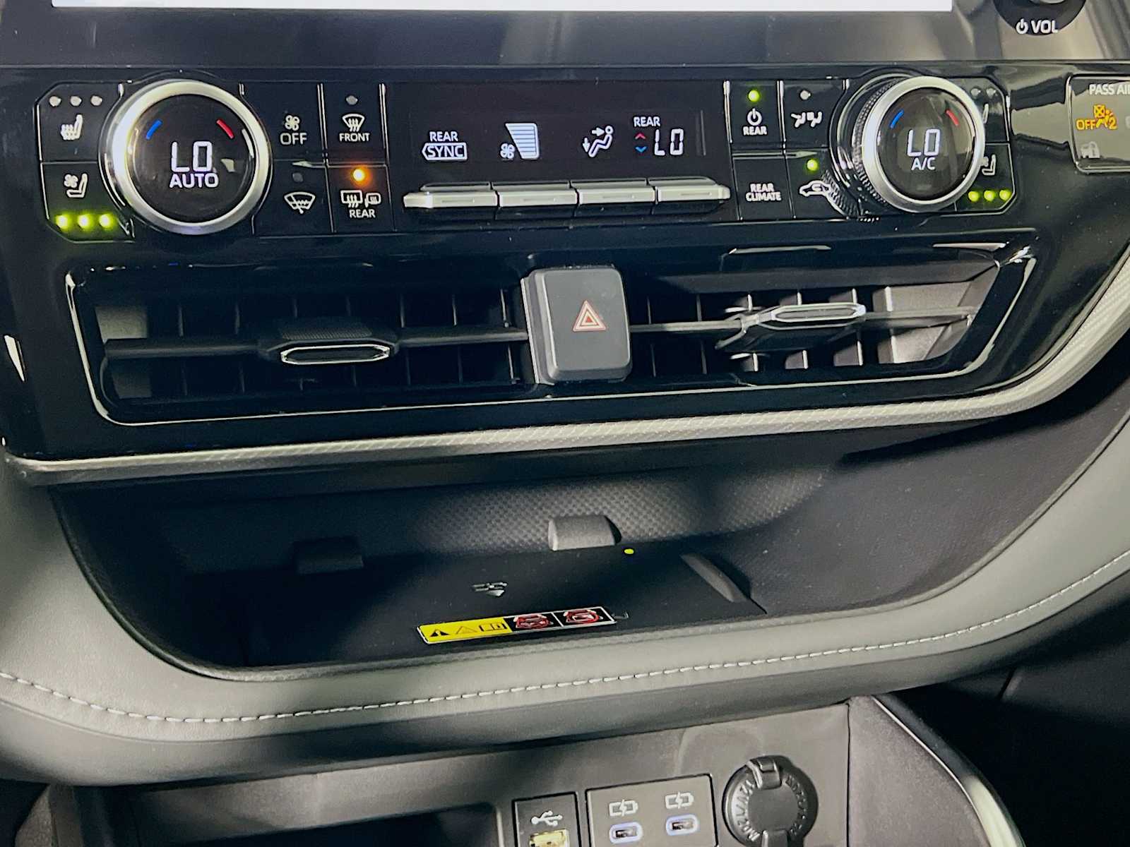 2025 Toyota Highlander Platinum - Photo 9