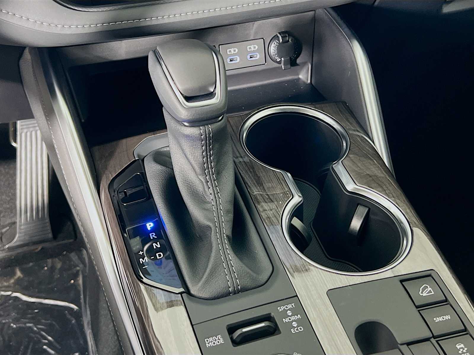 2025 Toyota Highlander Platinum - Photo 10