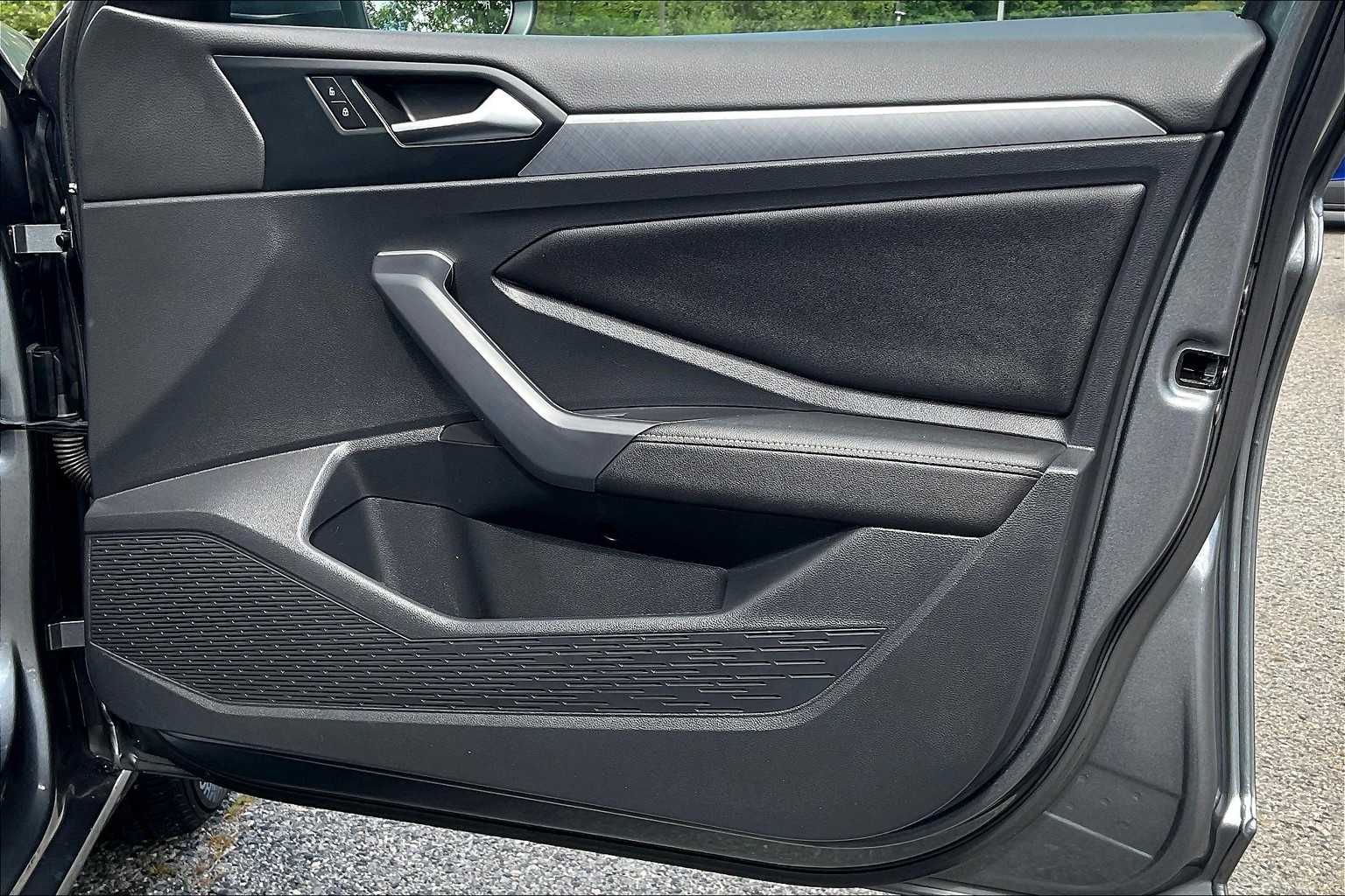 2022 Volkswagen Jetta SE - Photo 12