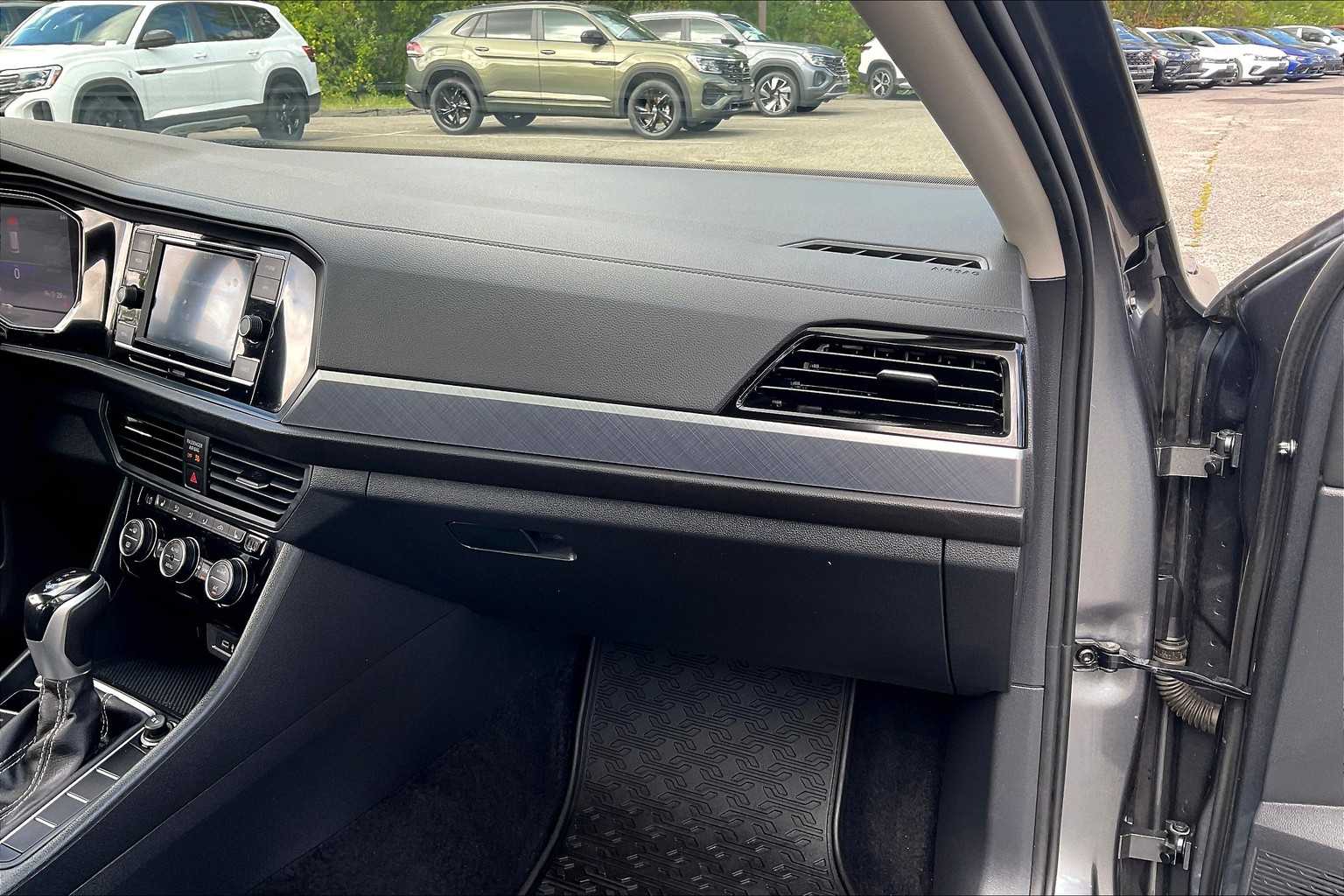 2022 Volkswagen Jetta SE - Photo 13
