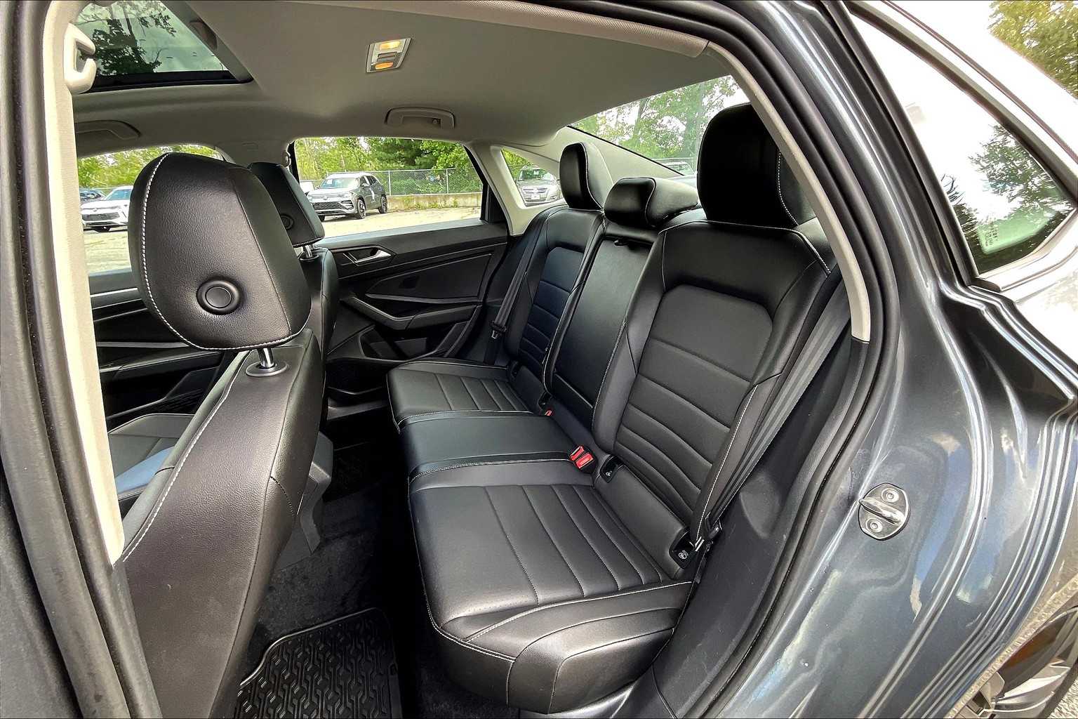 2022 Volkswagen Jetta SE - Photo 15