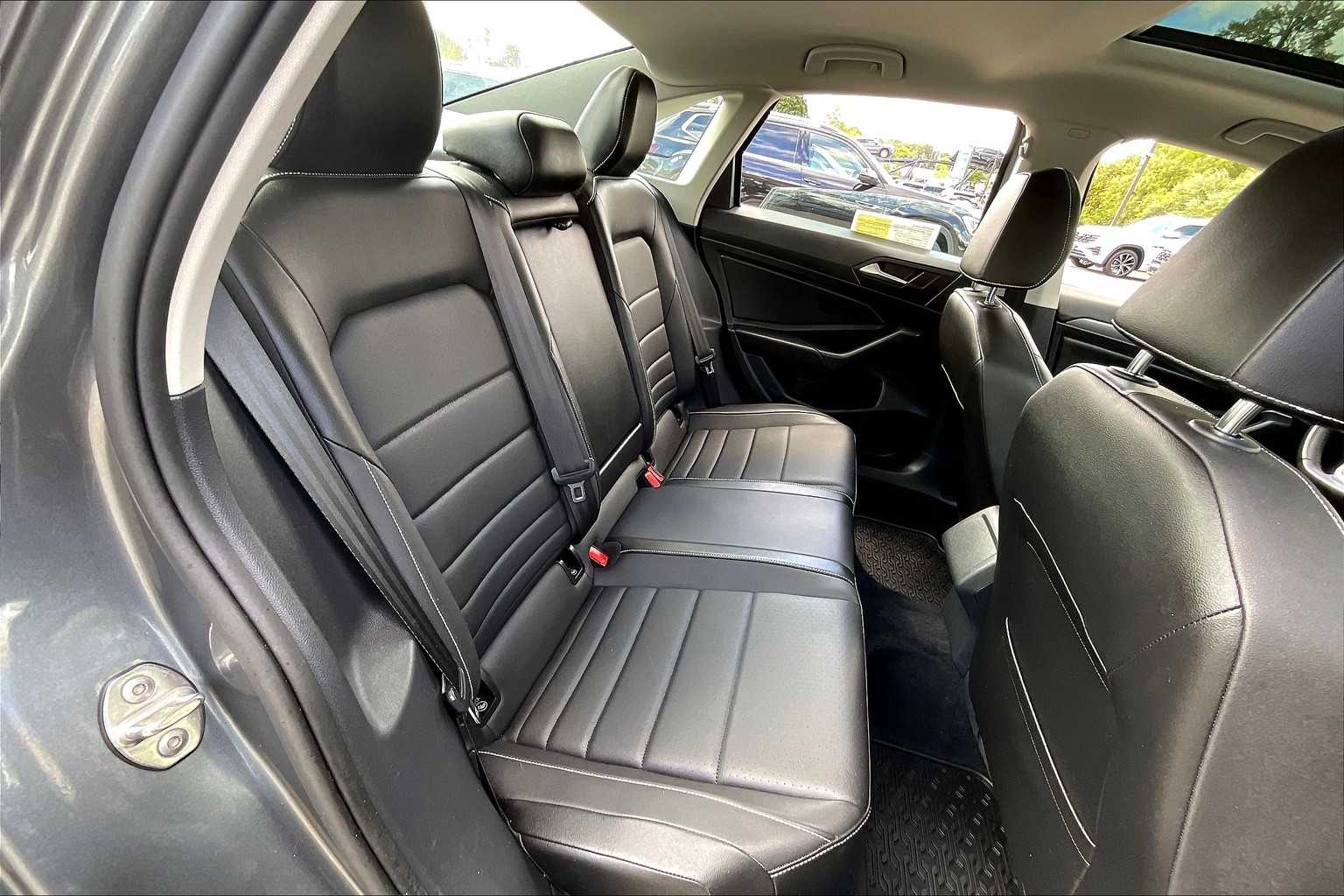 2022 Volkswagen Jetta SE - Photo 16
