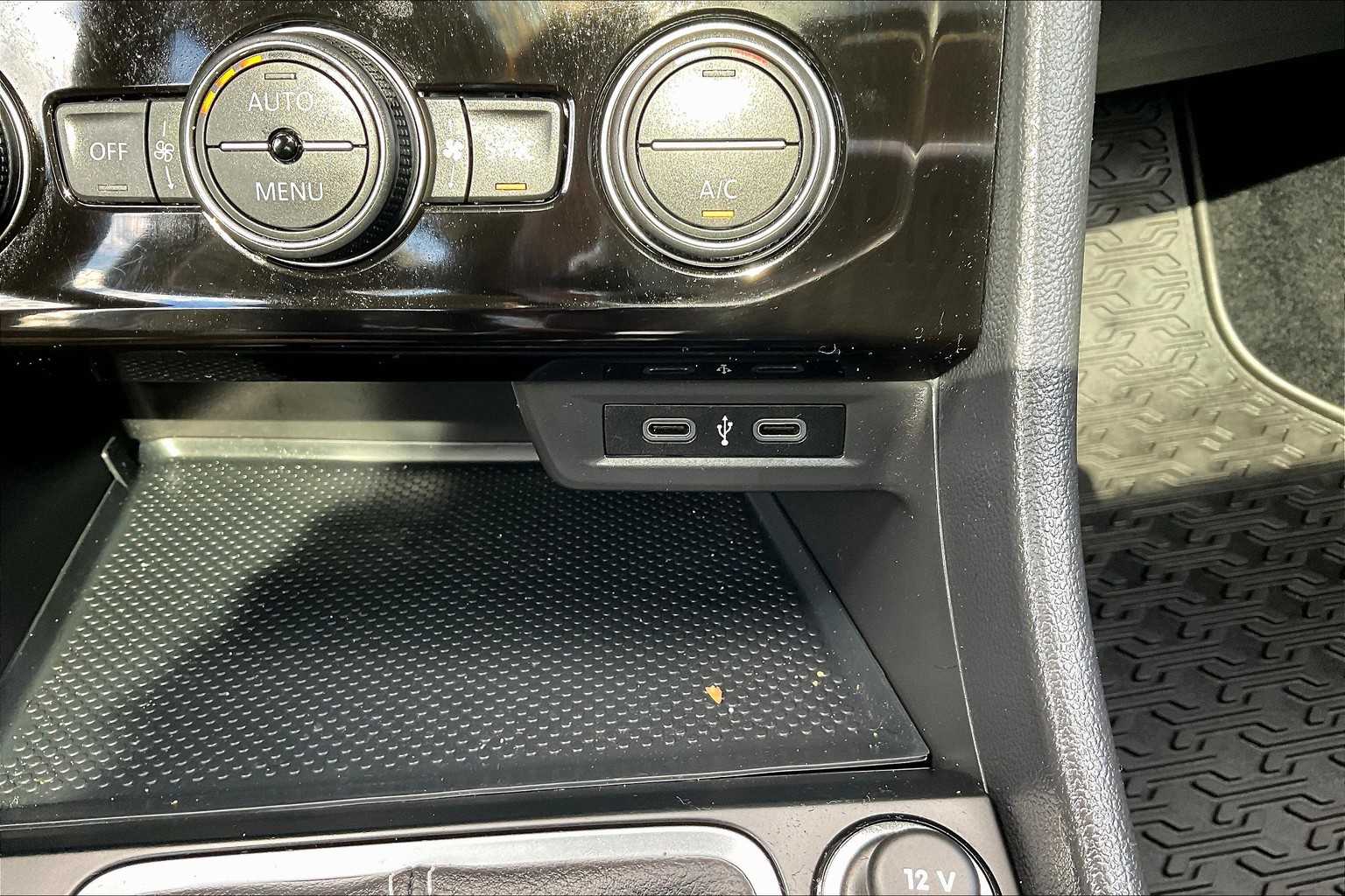 2022 Volkswagen Jetta SE - Photo 26