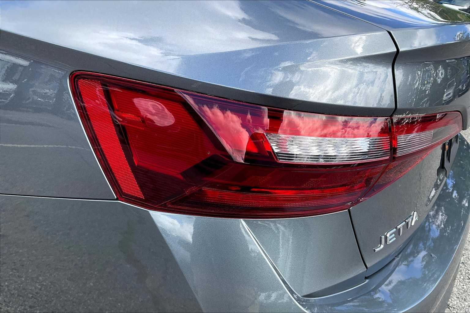 2022 Volkswagen Jetta SE - Photo 32