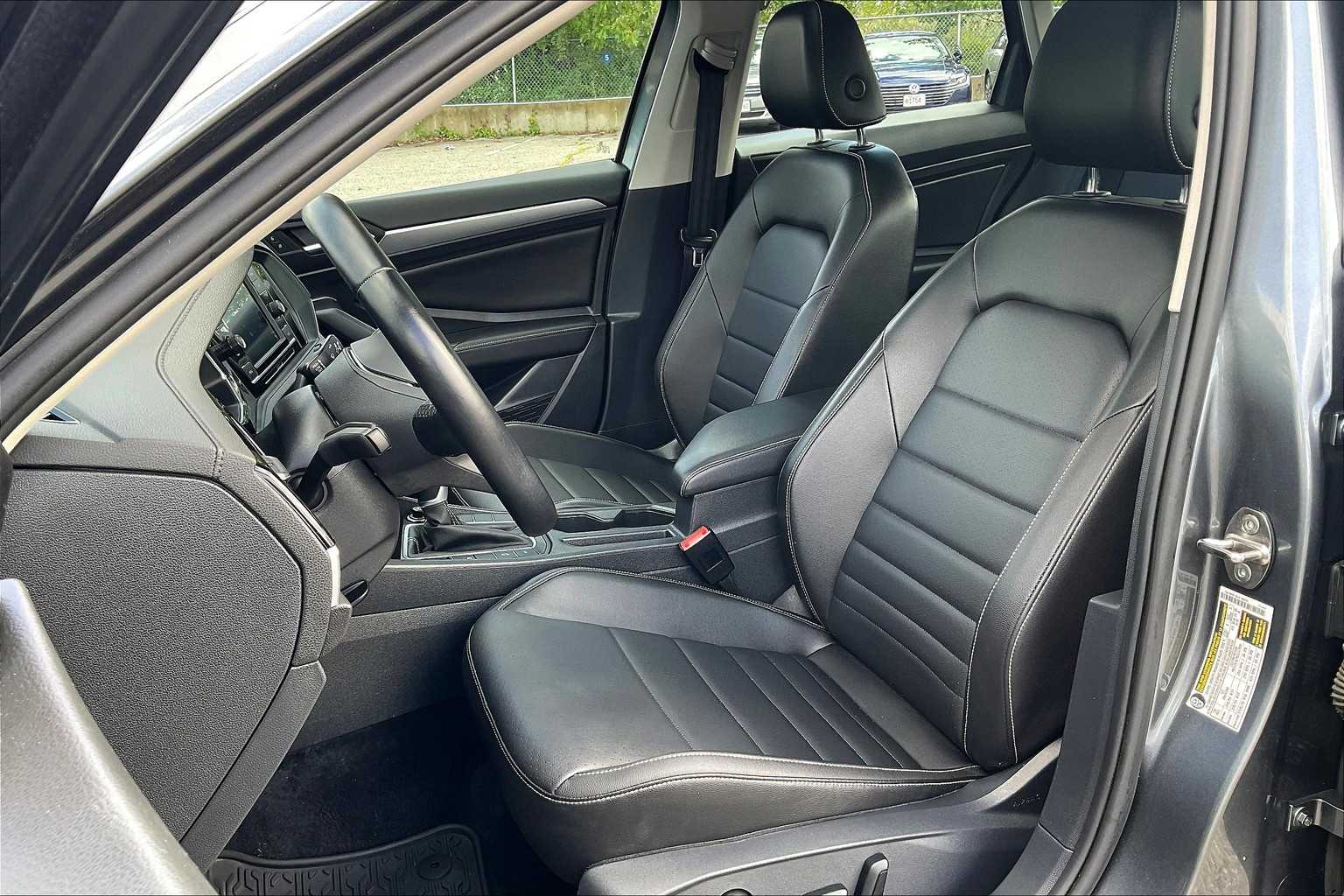 2022 Volkswagen Jetta SE - Photo 10