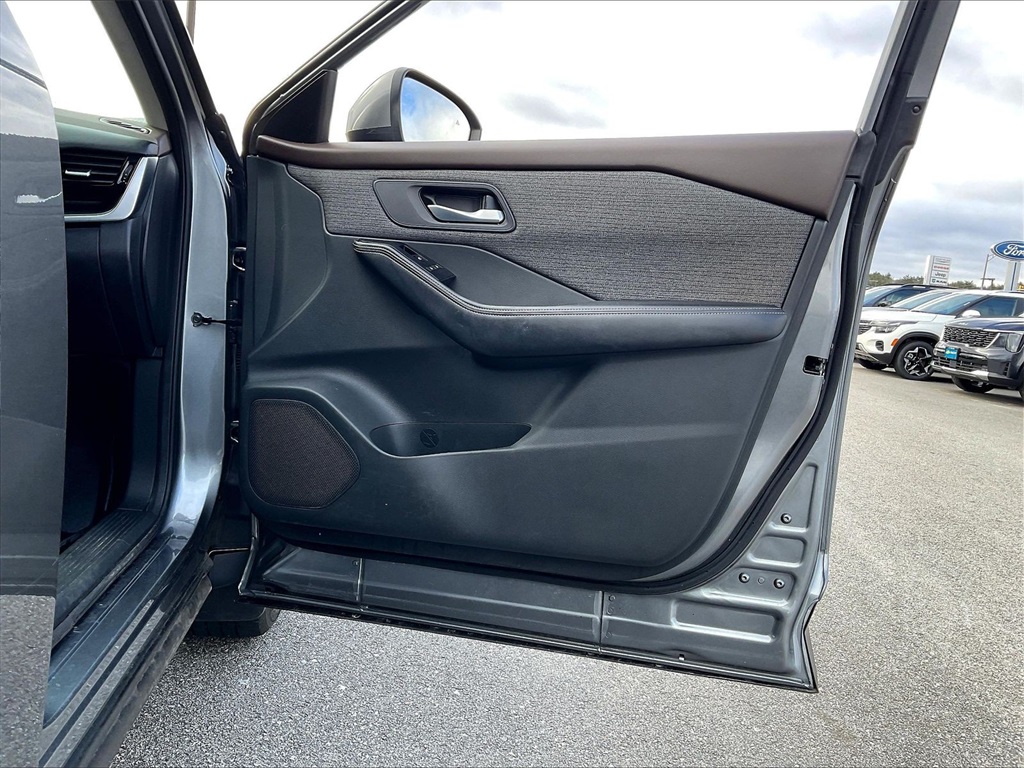 2022 Nissan Rogue SV - Photo 11