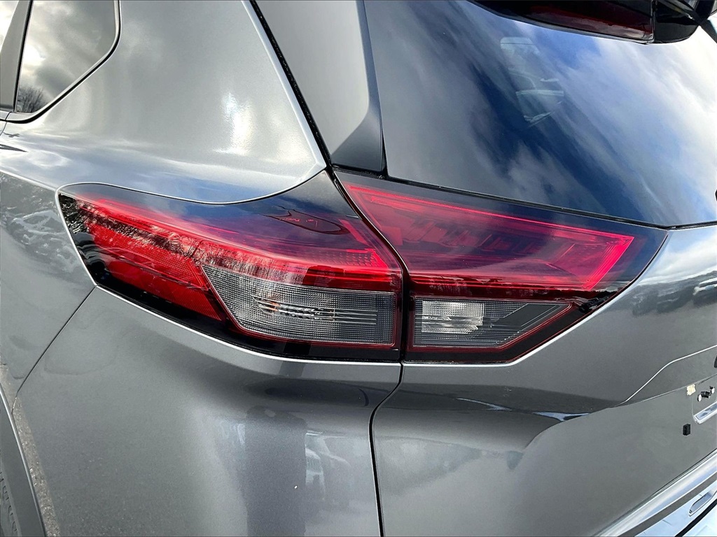 2022 Nissan Rogue SV - Photo 31