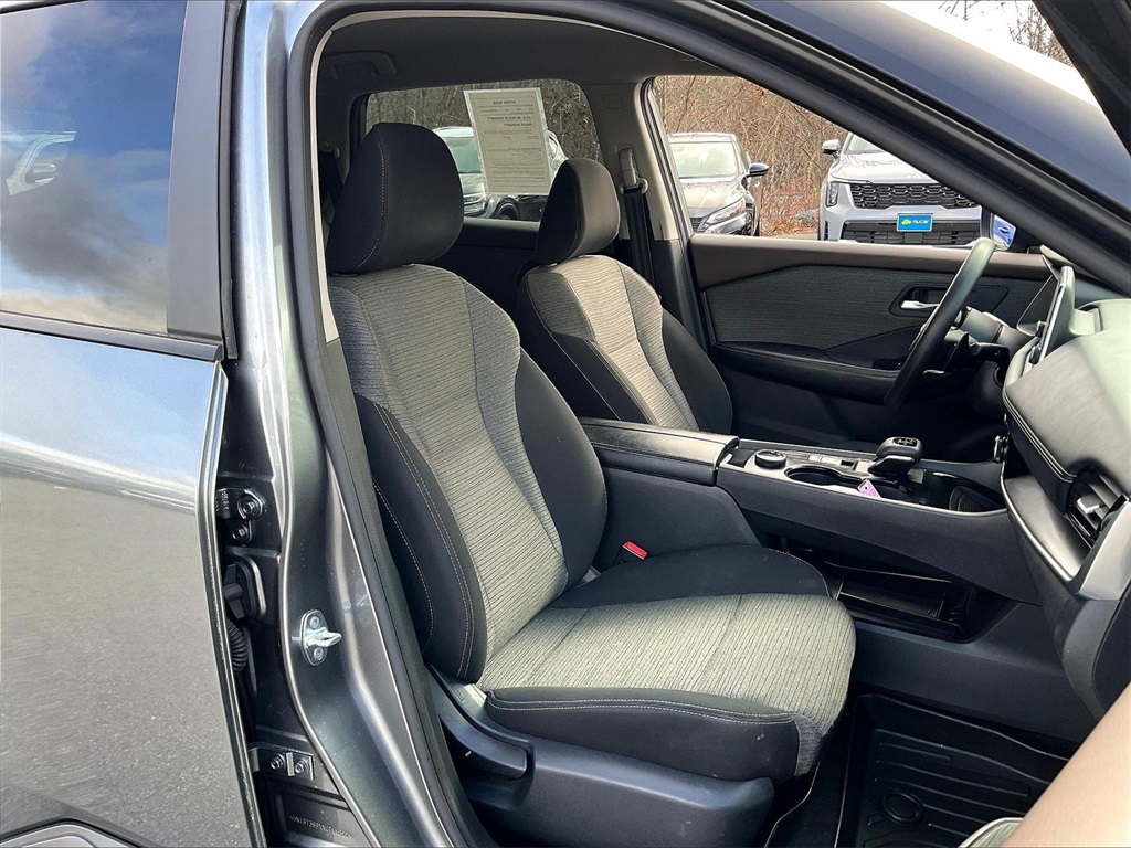 2022 Nissan Rogue SV - Photo 10