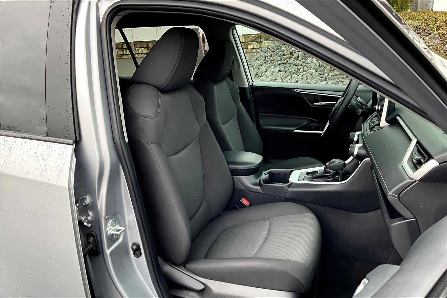 2024 Toyota RAV4 XLE - Photo 11
