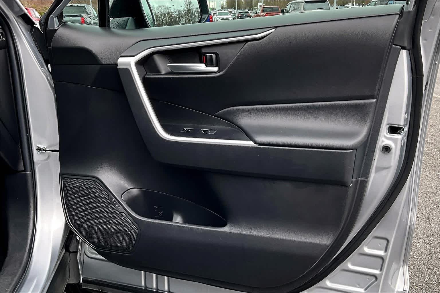 2024 Toyota RAV4 XLE - Photo 12