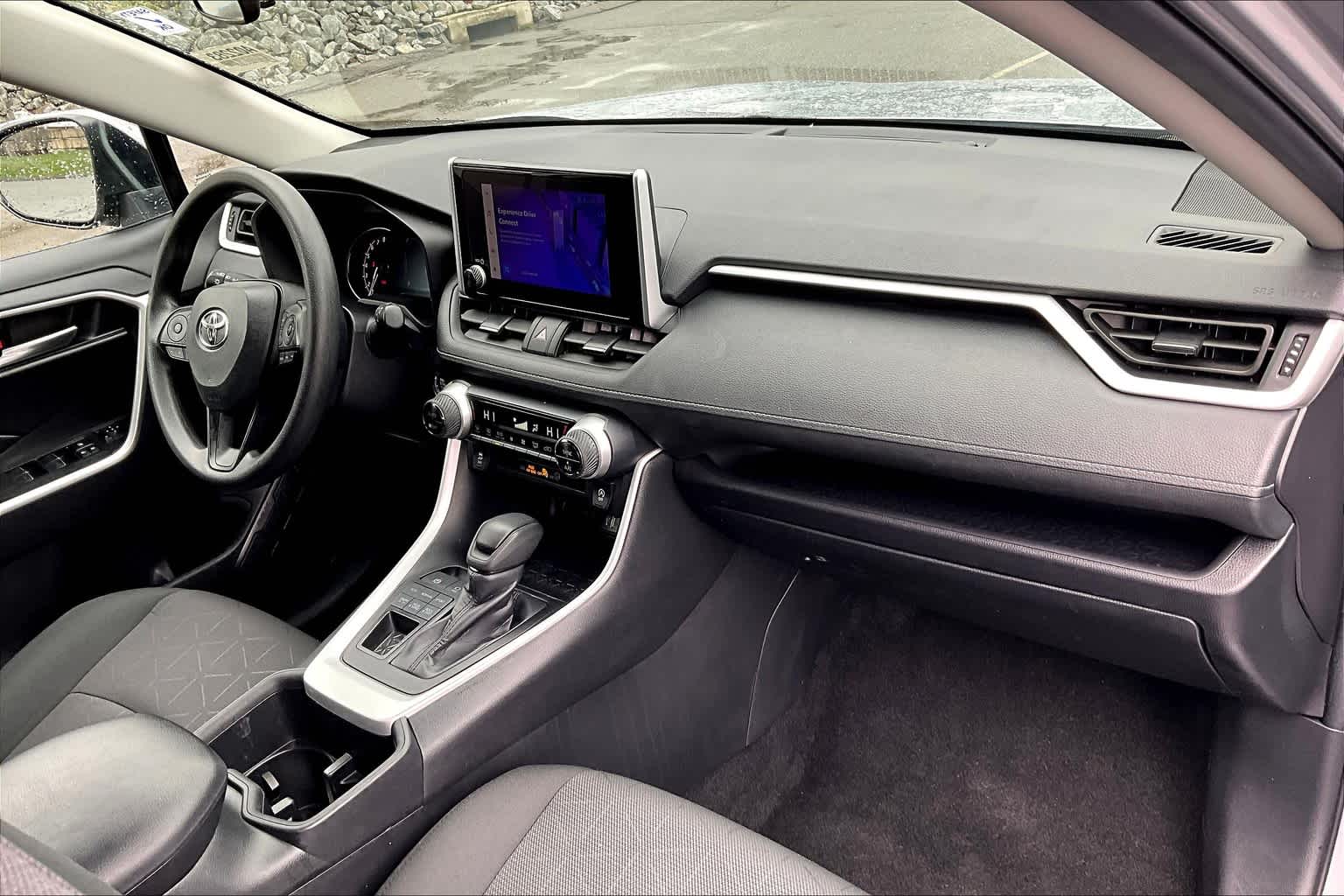 2024 Toyota RAV4 XLE - Photo 14