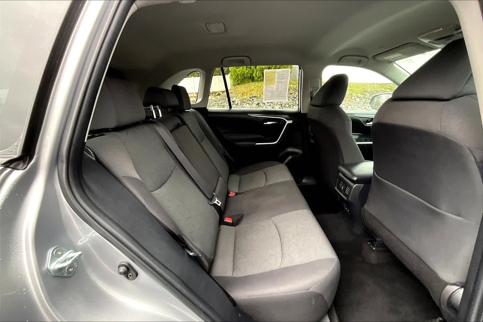 2024 Toyota RAV4 XLE - Photo 16