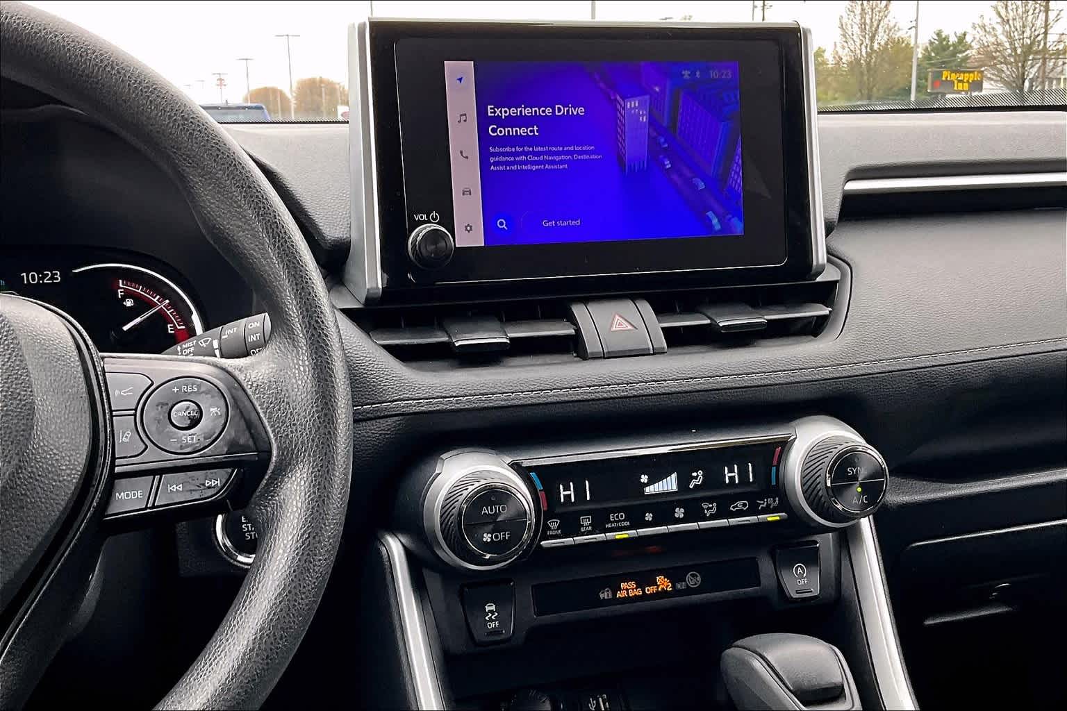 2024 Toyota RAV4 XLE - Photo 18