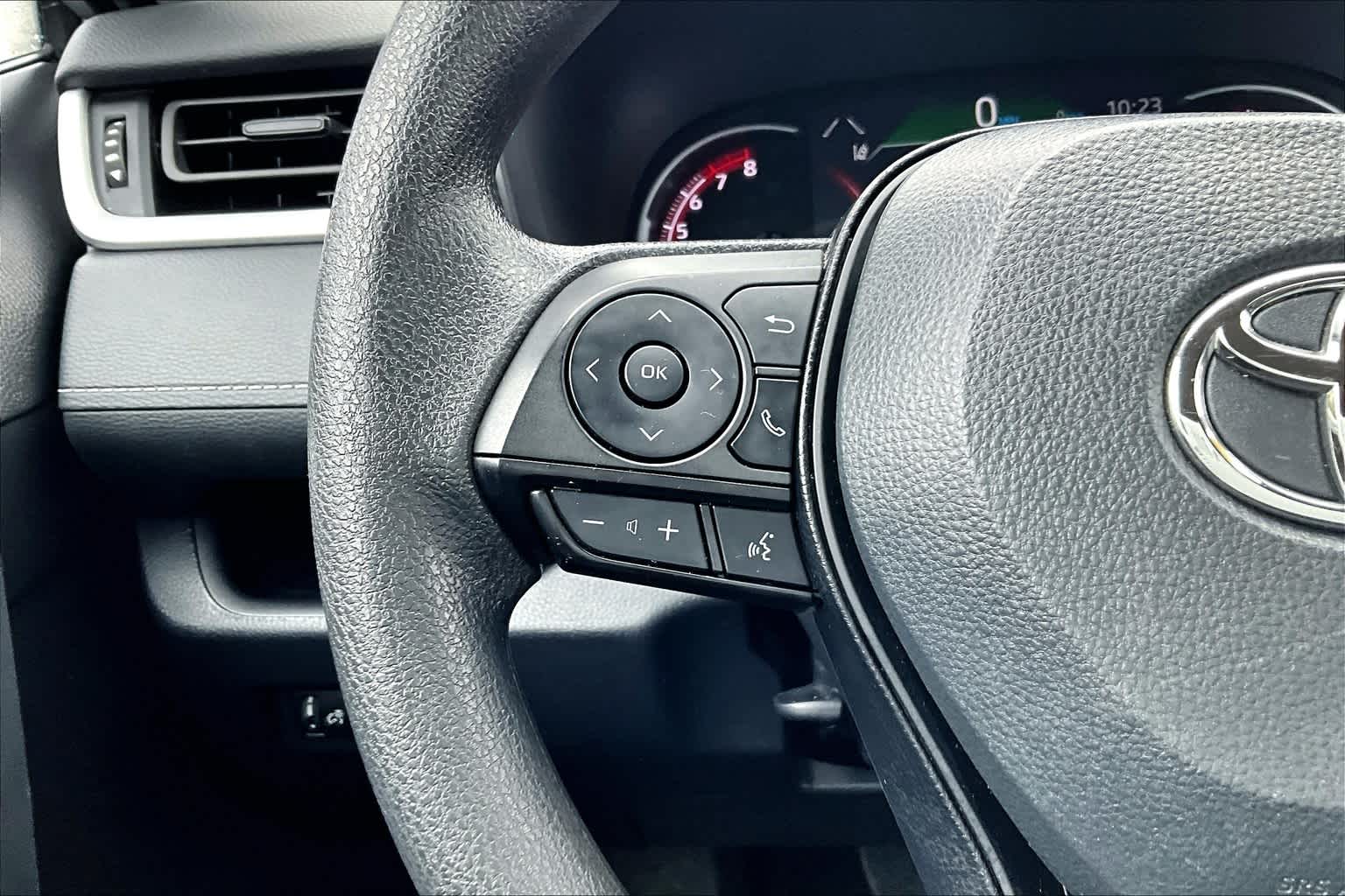 2024 Toyota RAV4 XLE - Photo 23