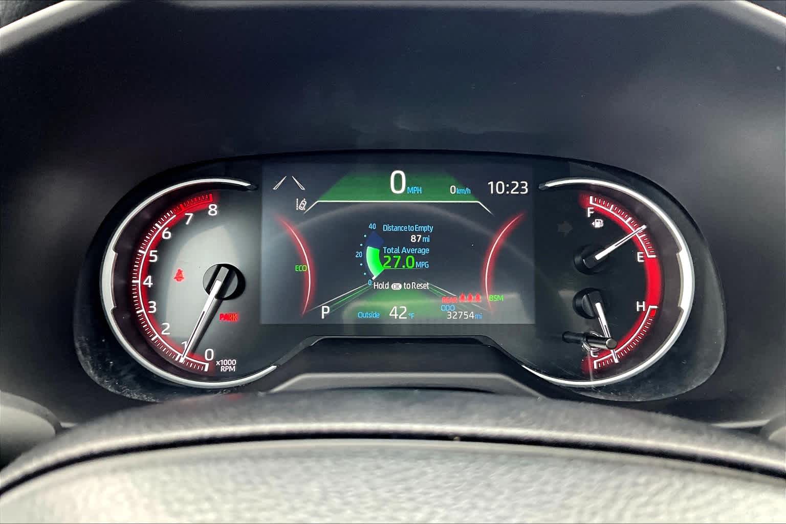 2024 Toyota RAV4 XLE - Photo 25