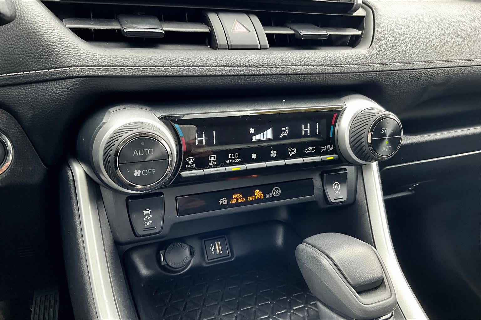2024 Toyota RAV4 XLE - Photo 26