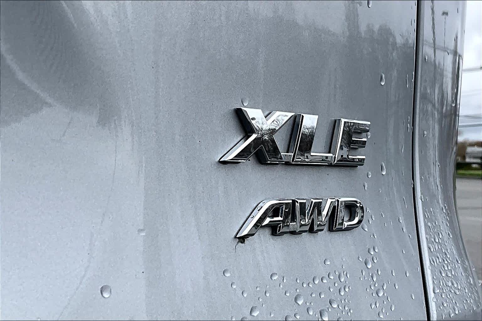 2024 Toyota RAV4 XLE - Photo 29