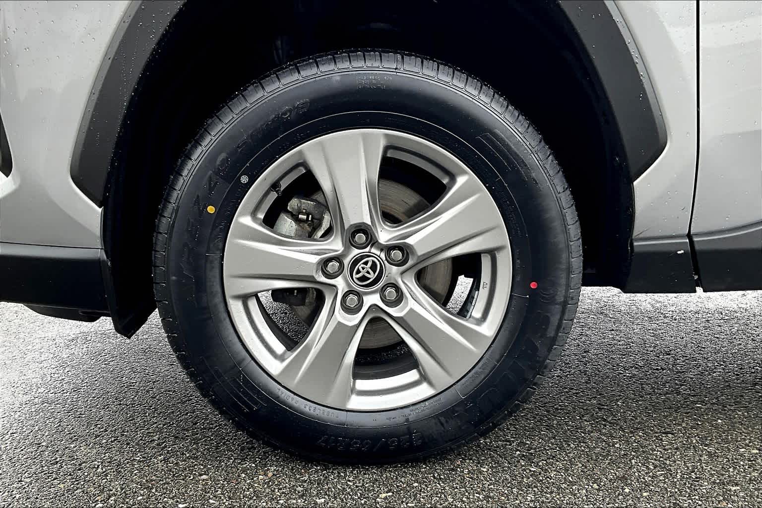 2024 Toyota RAV4 XLE - Photo 7