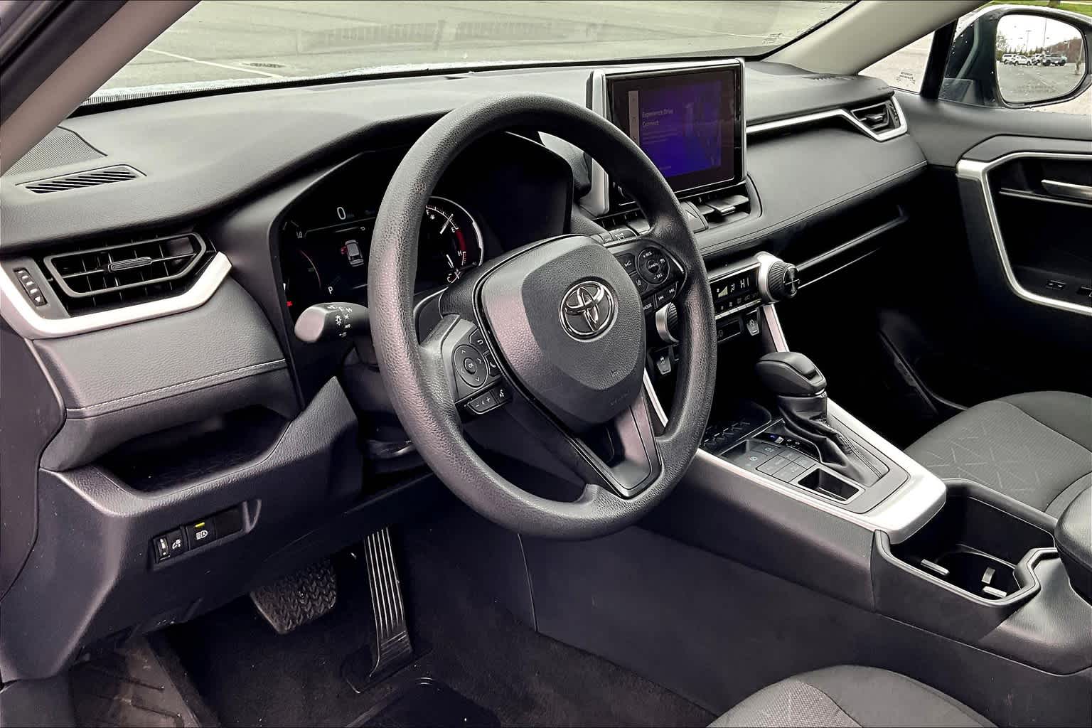 2024 Toyota RAV4 XLE - Photo 8