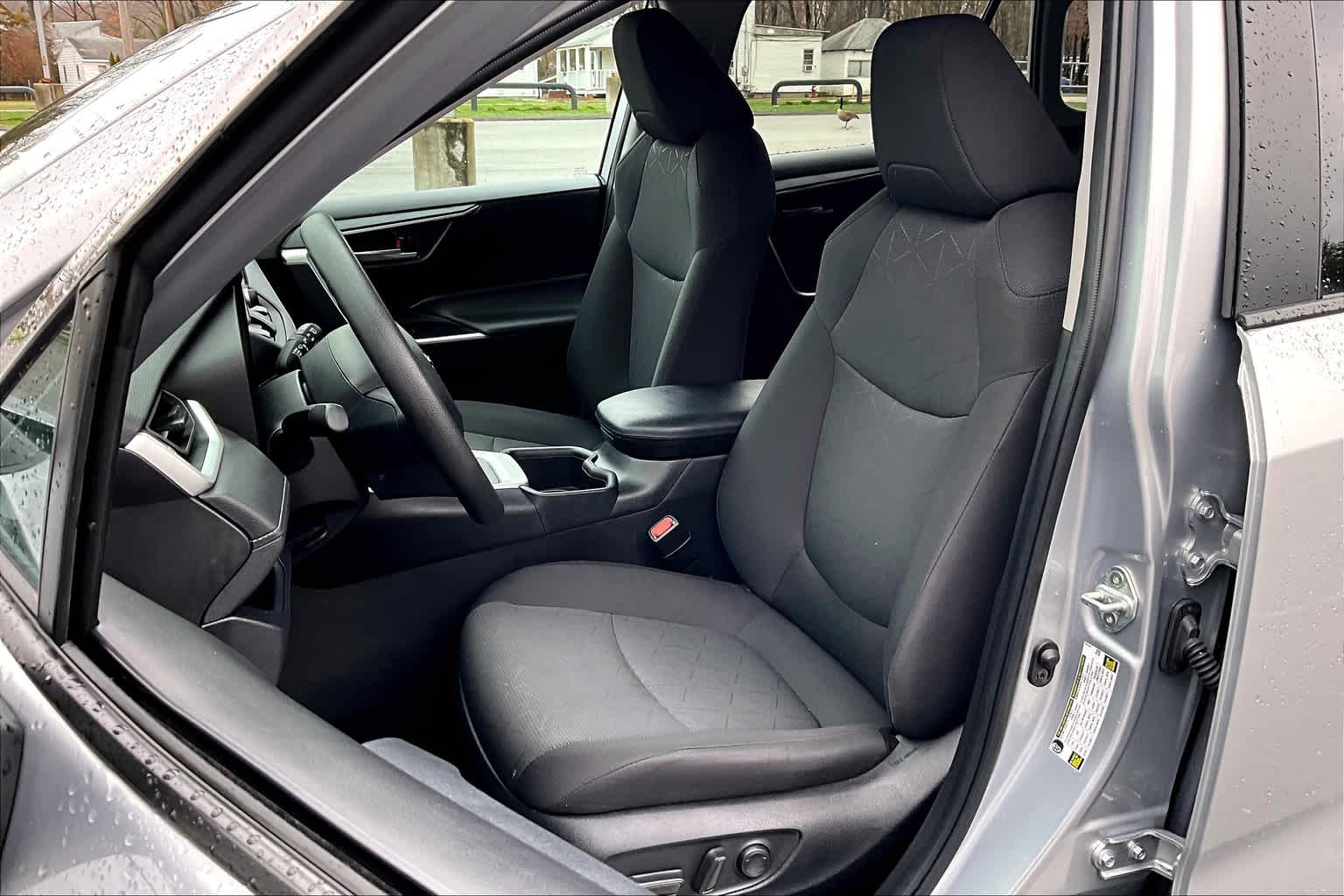 2024 Toyota RAV4 XLE - Photo 10