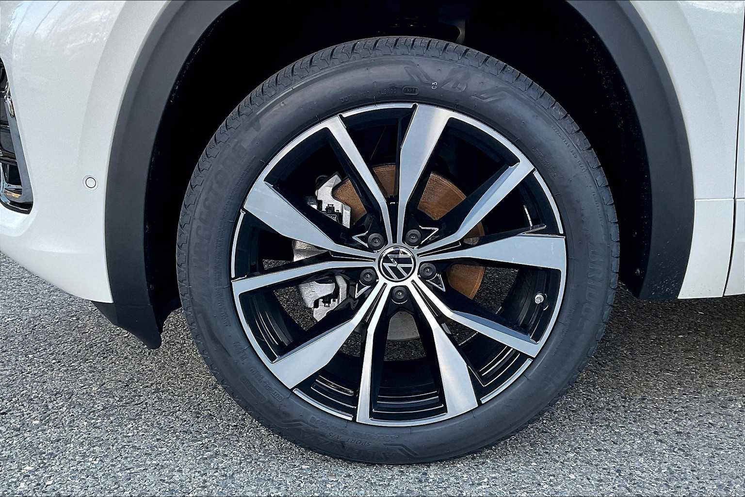 2025 Volkswagen Atlas 2.0T SEL Premium R-Line - Photo 8