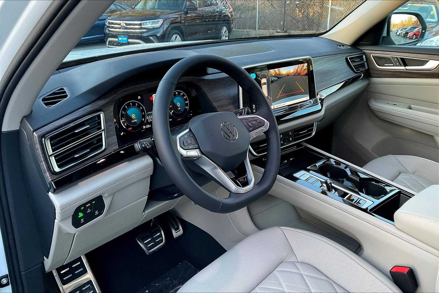 2025 Volkswagen Atlas 2.0T SEL Premium R-Line - Photo 9