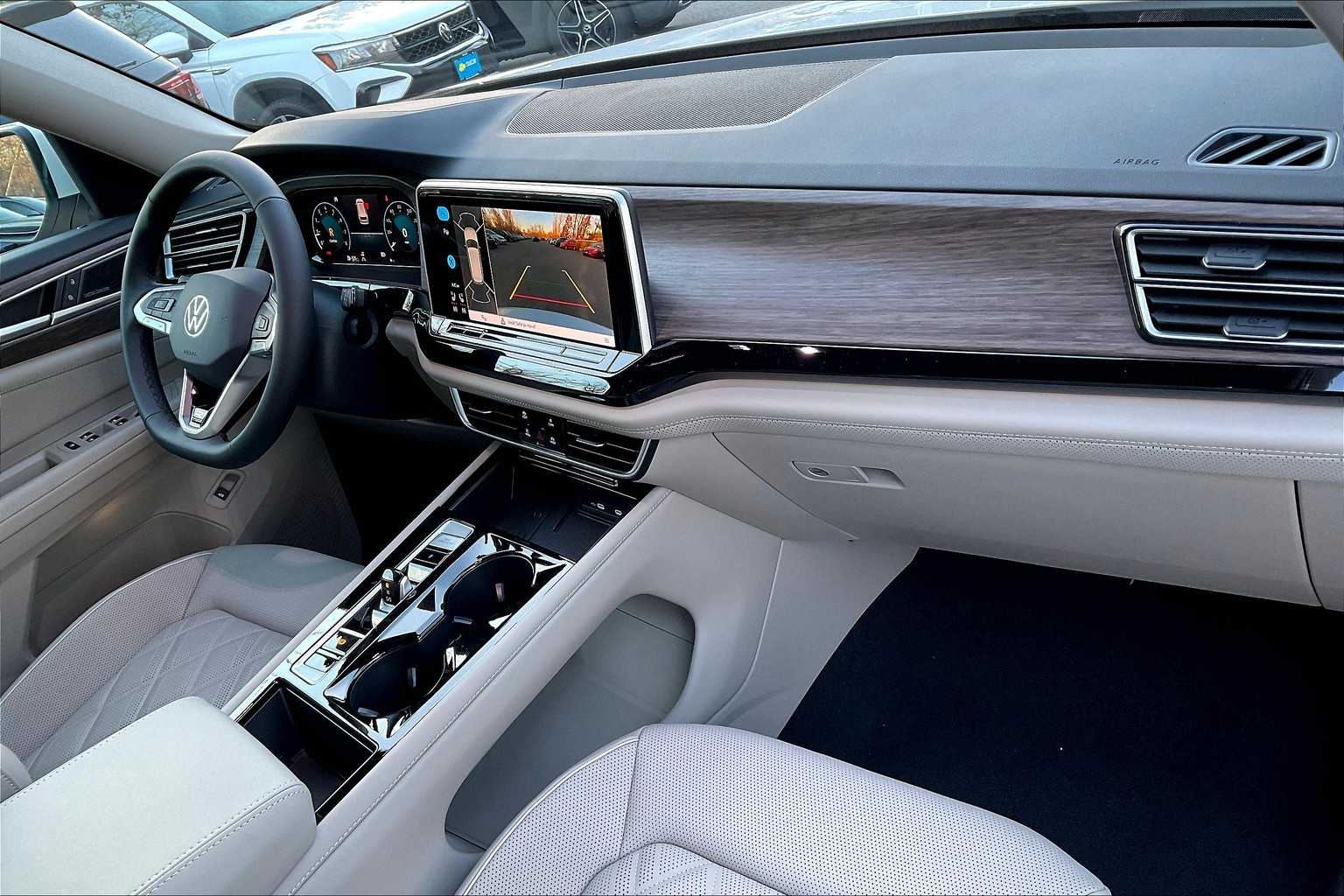 2025 Volkswagen Atlas 2.0T SEL Premium R-Line - Photo 10