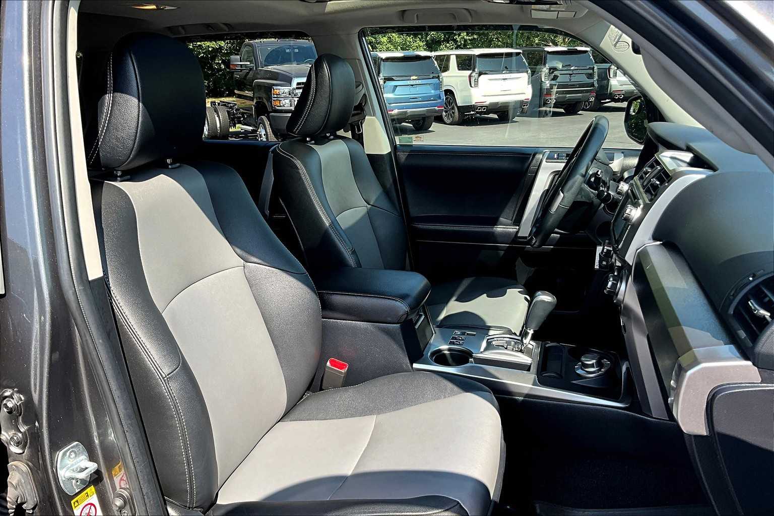 2019 Toyota 4Runner SR5 - Photo 11