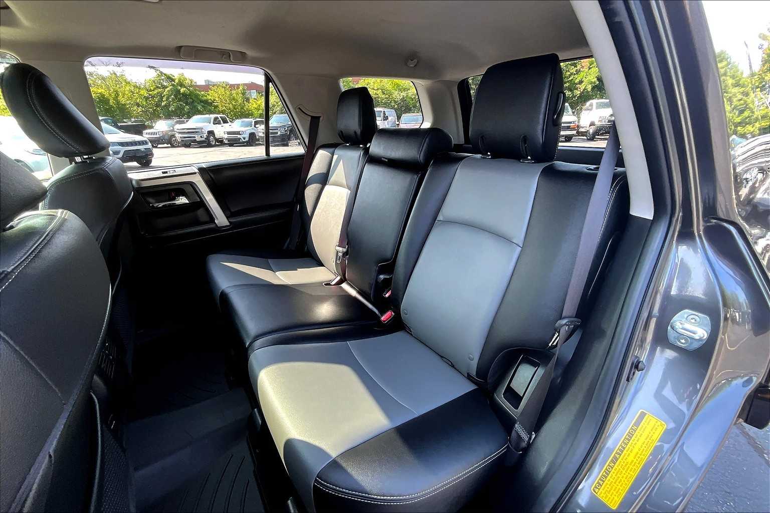 2019 Toyota 4Runner SR5 - Photo 14