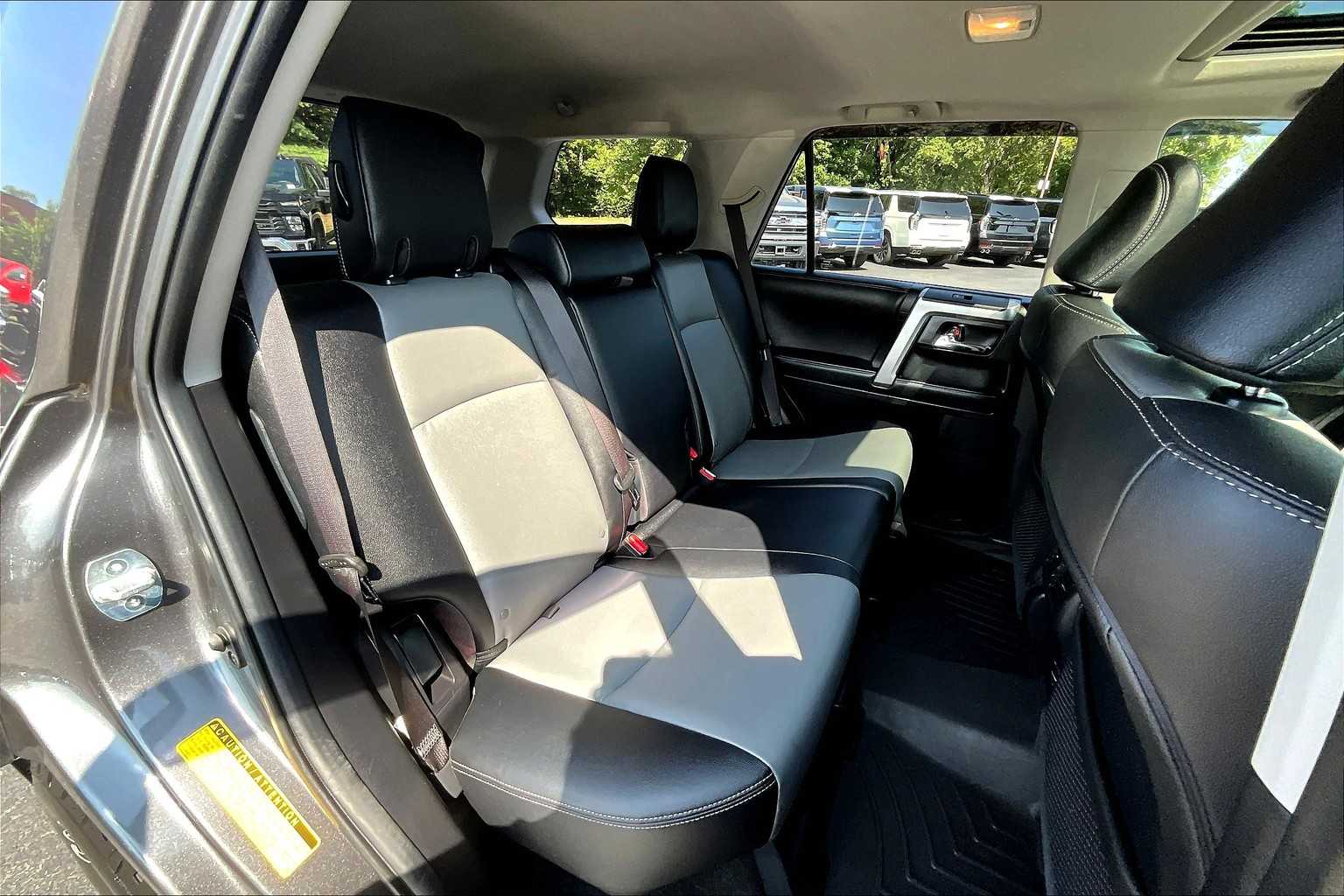 2019 Toyota 4Runner SR5 - Photo 15