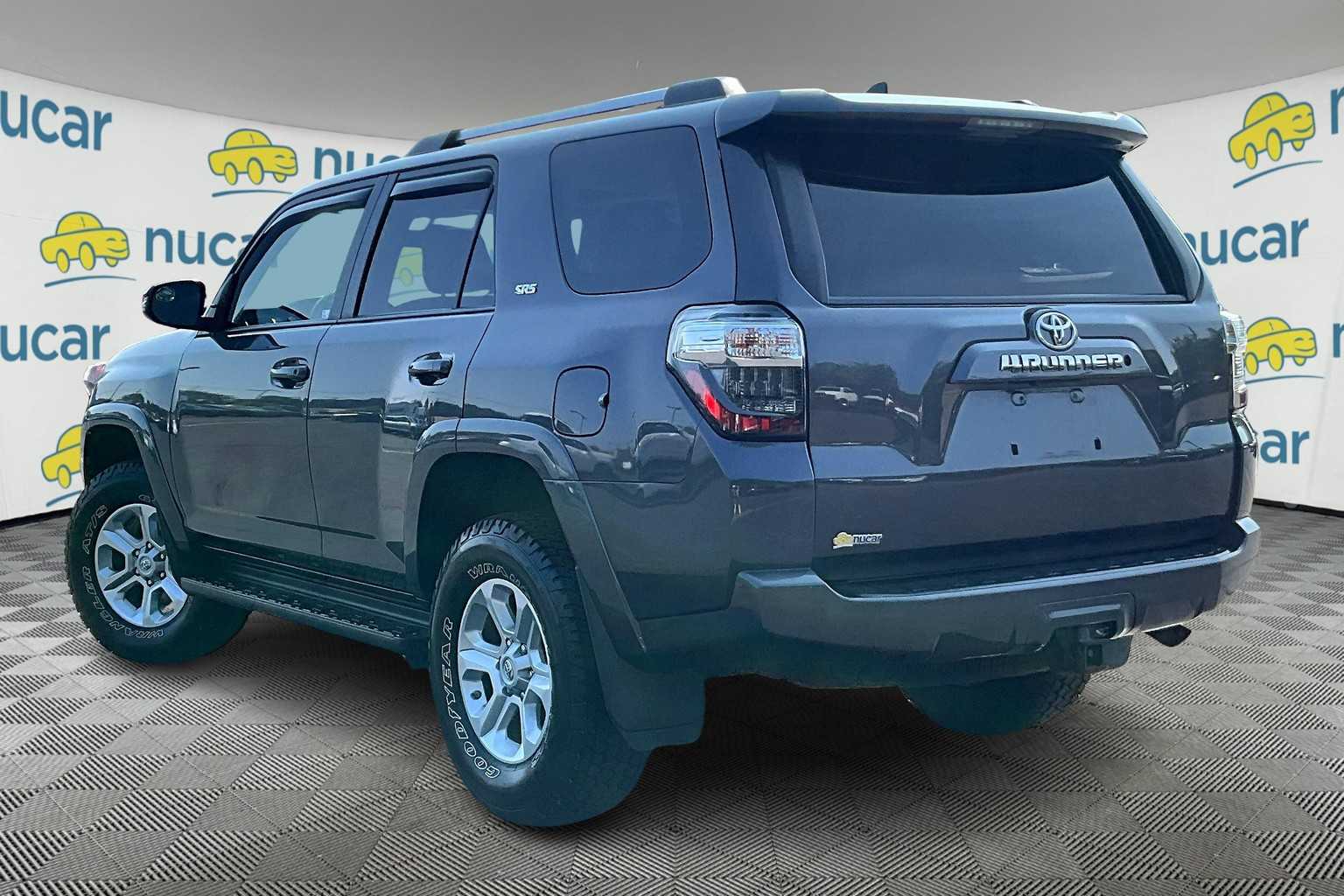 2019 Toyota 4Runner SR5 - Photo 4