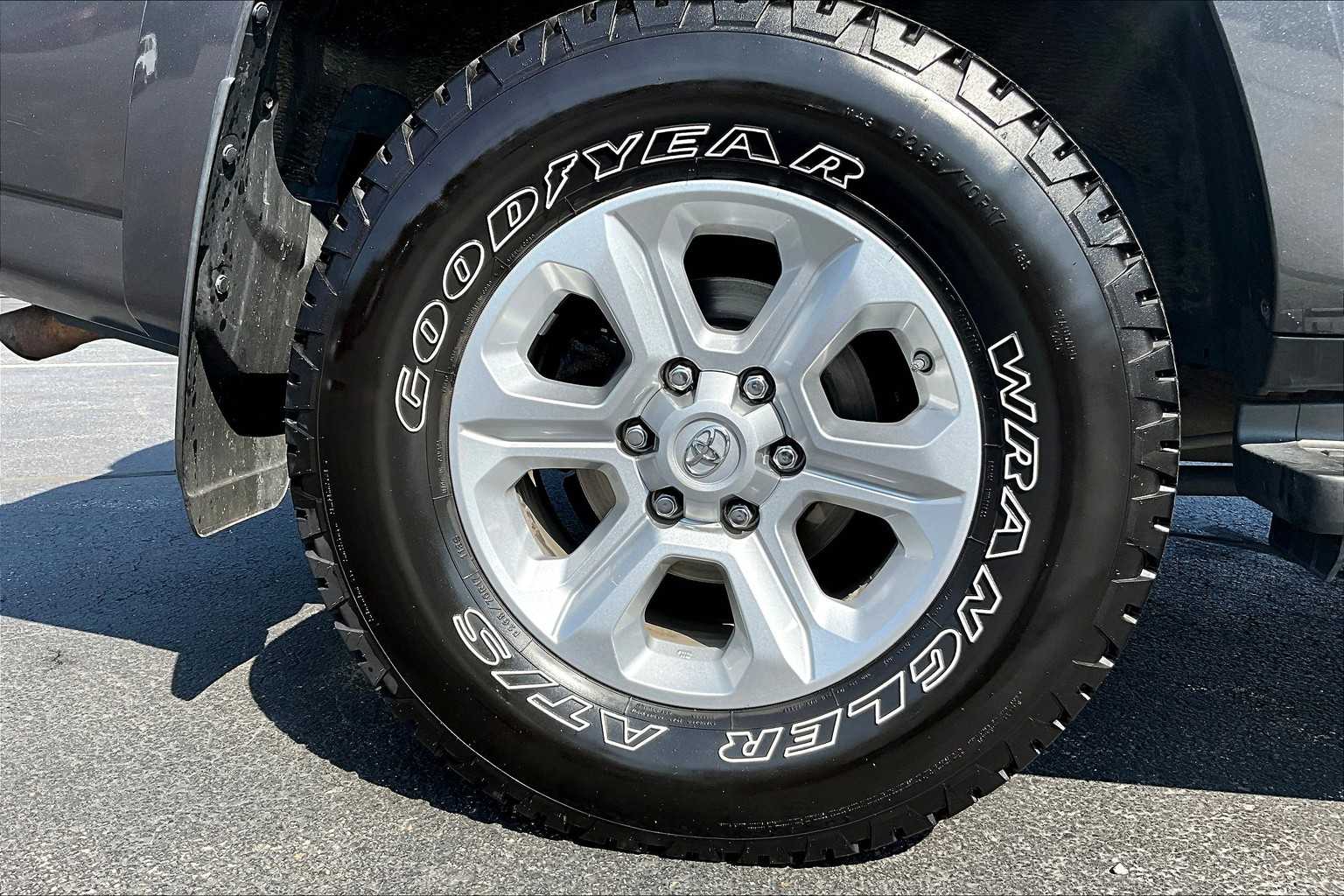 2019 Toyota 4Runner SR5 - Photo 7