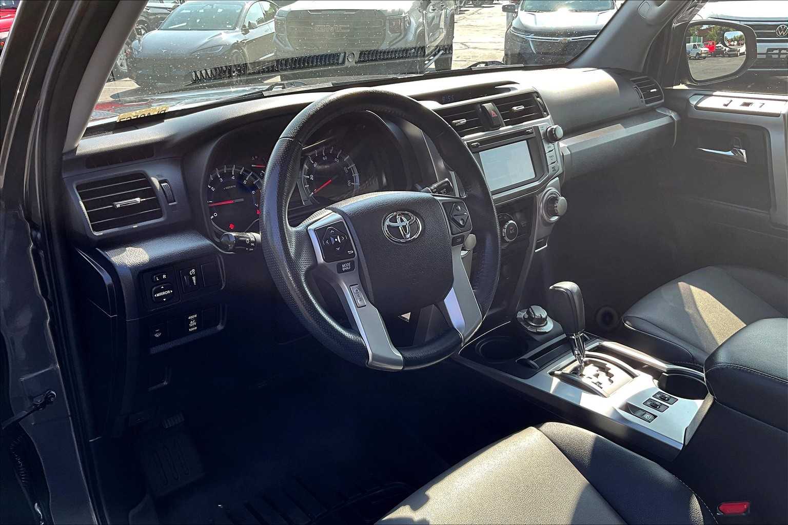 2019 Toyota 4Runner SR5 - Photo 8