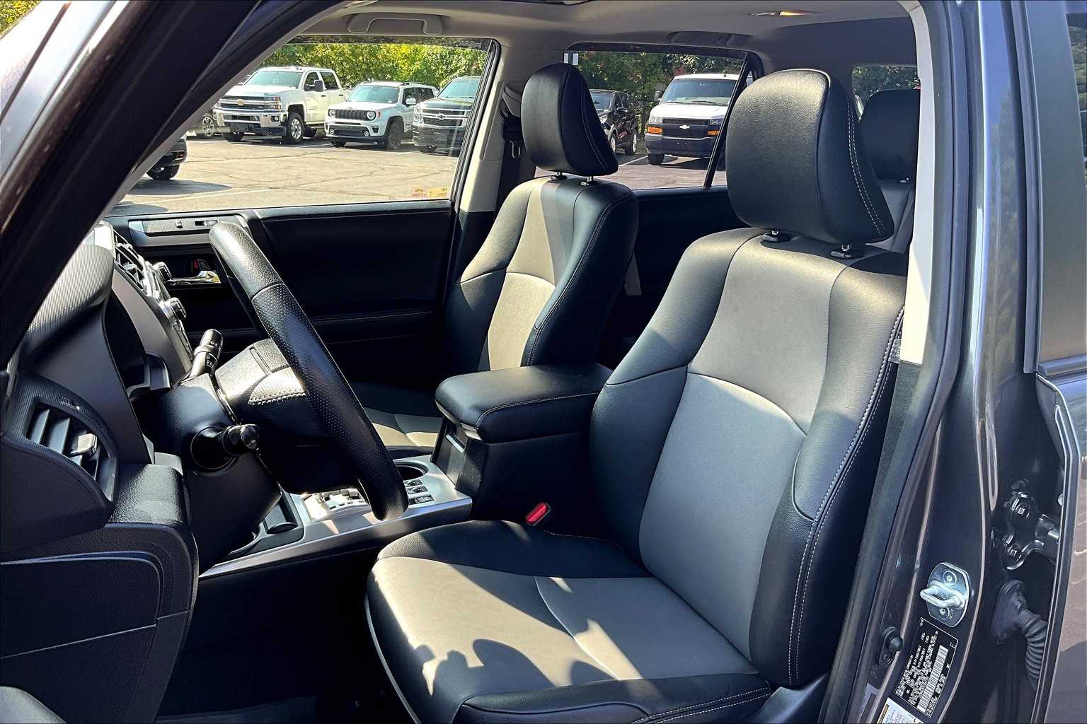 2019 Toyota 4Runner SR5 - Photo 10